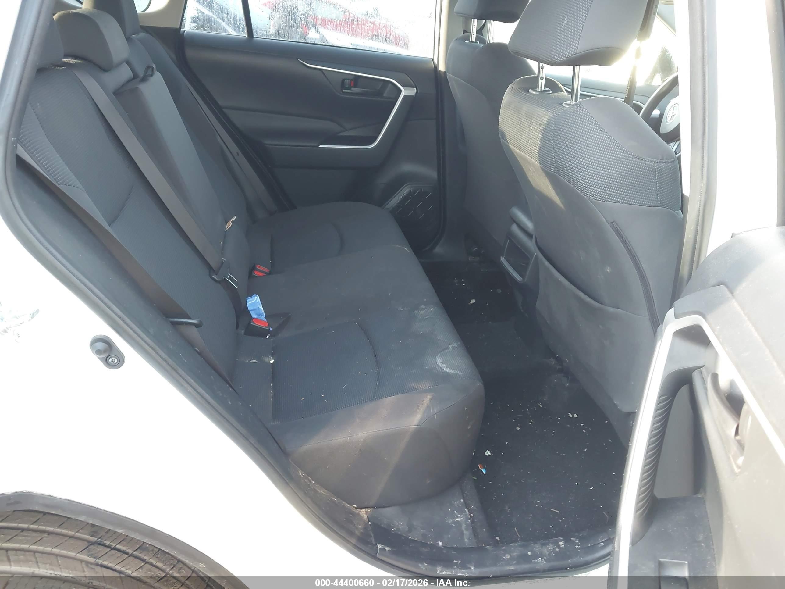 TOYOTA RAV4 image 8