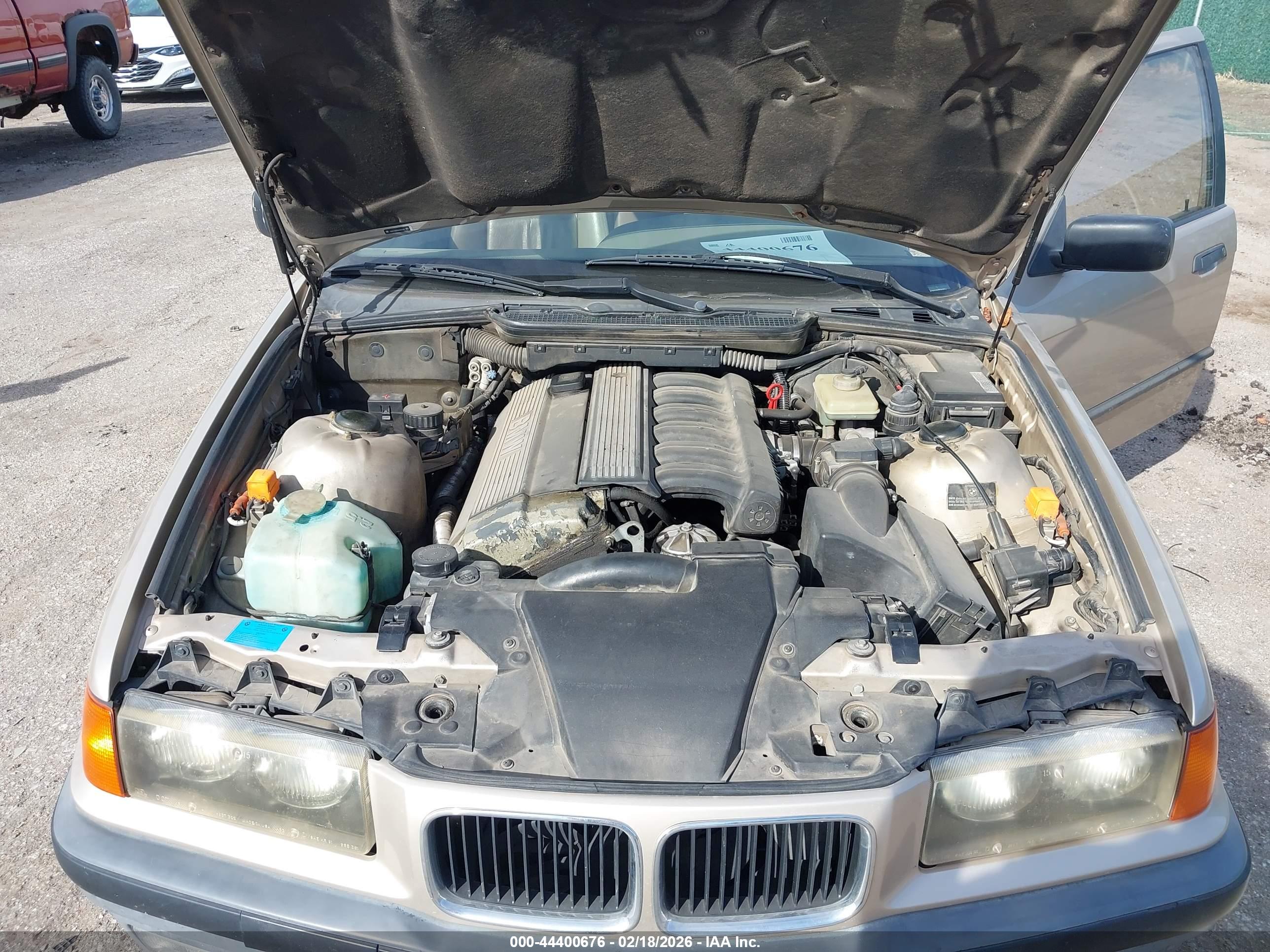 BMW 325 image 10