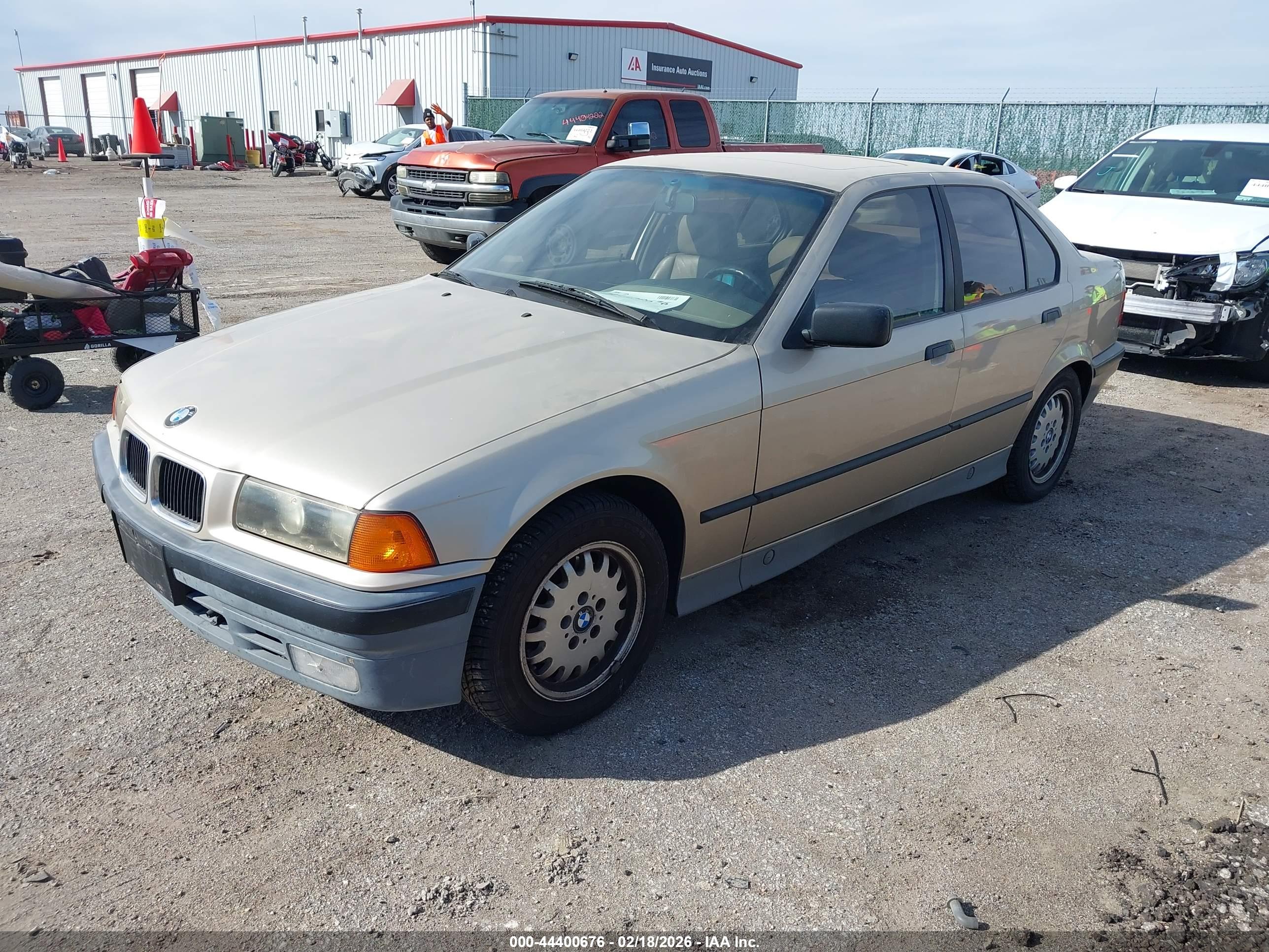 BMW 325 image 2