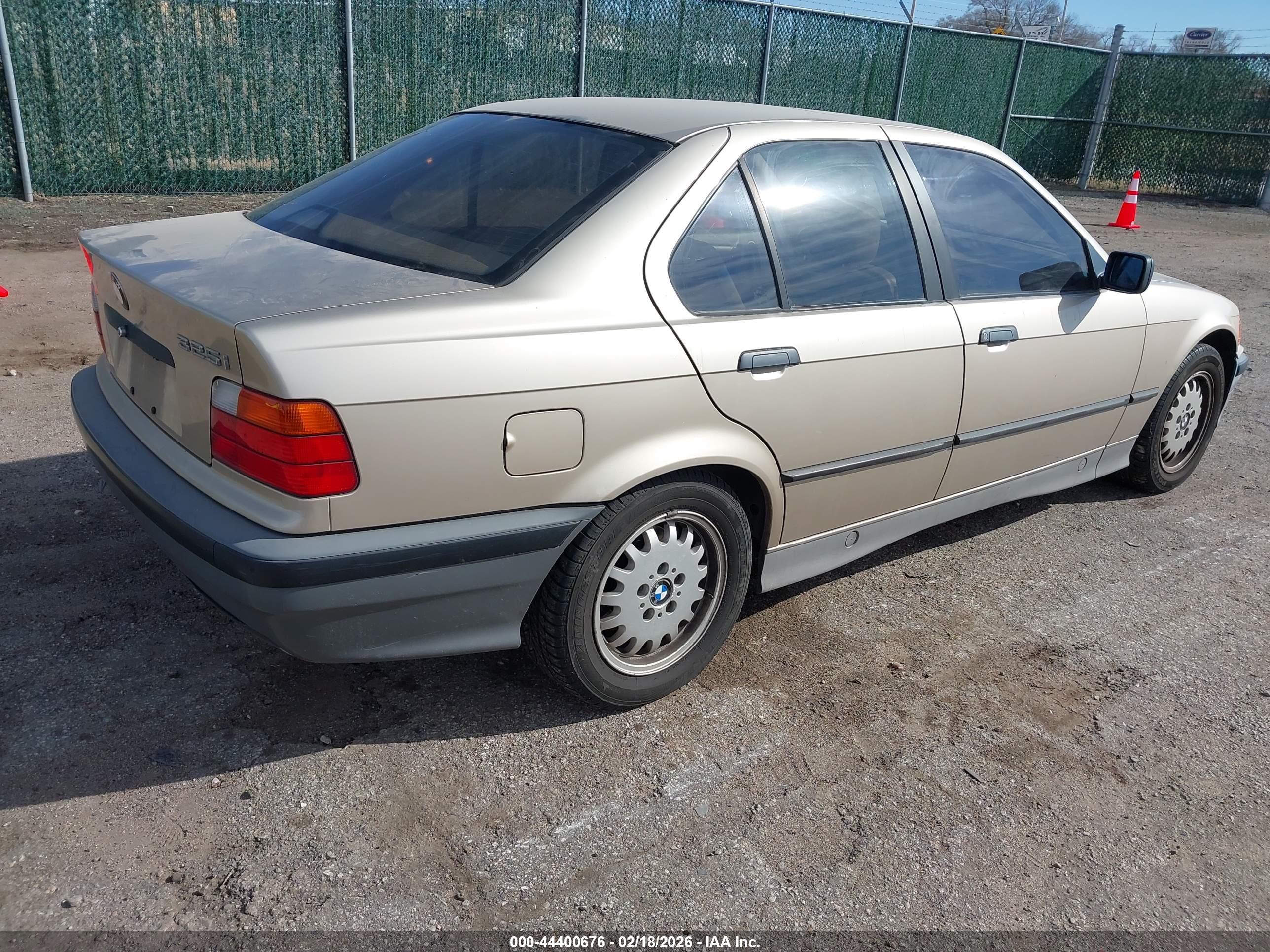 BMW 325 image 4