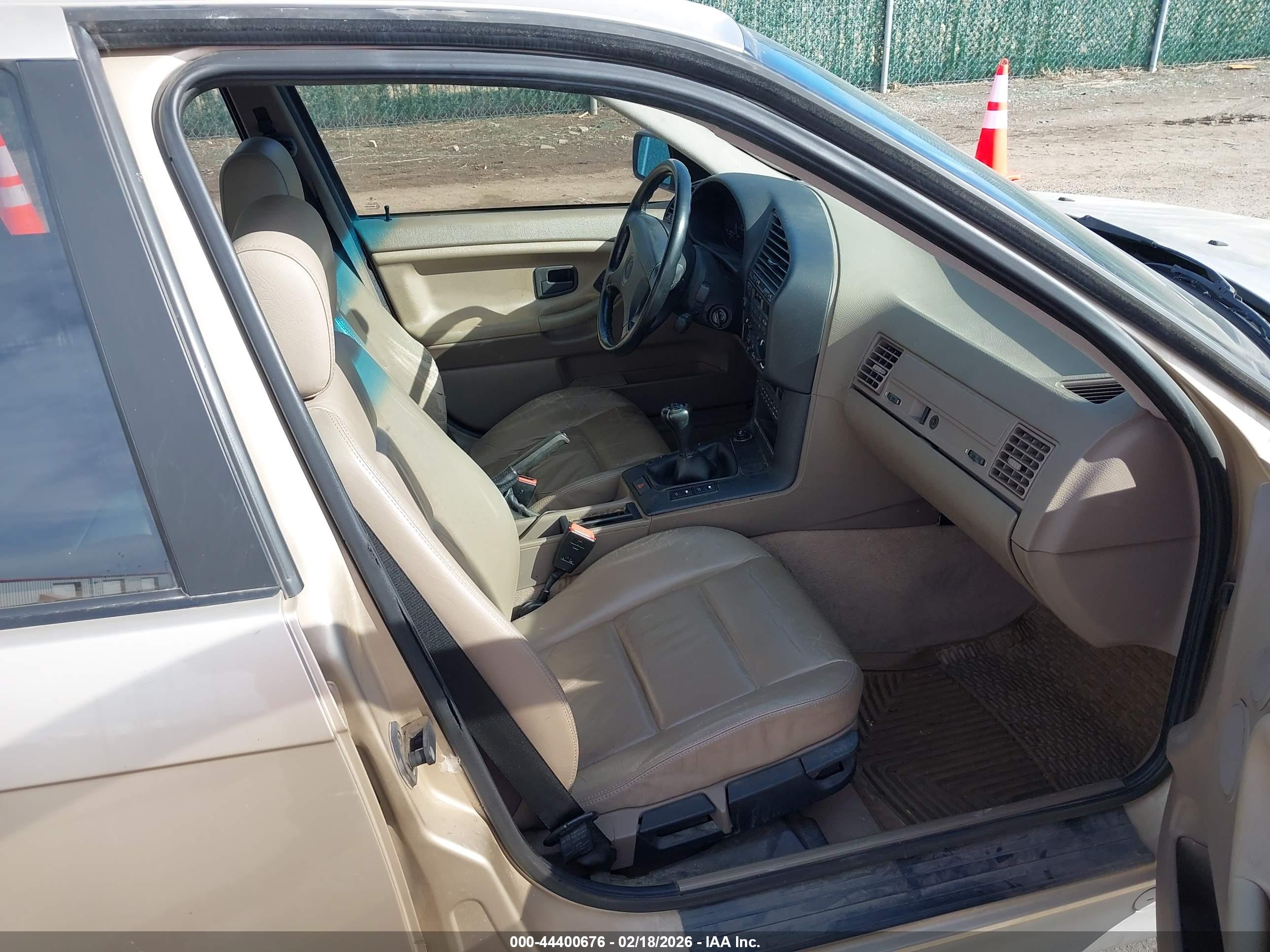 BMW 325 image 5