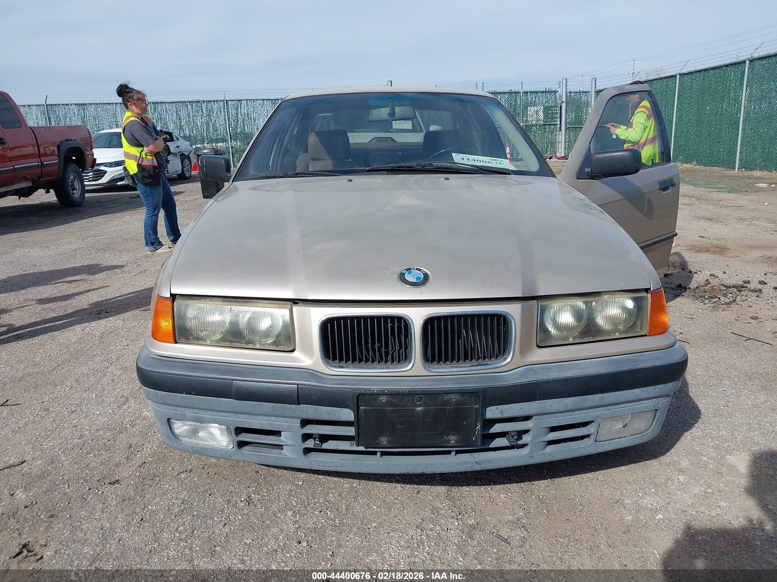 BMW 325 image 6