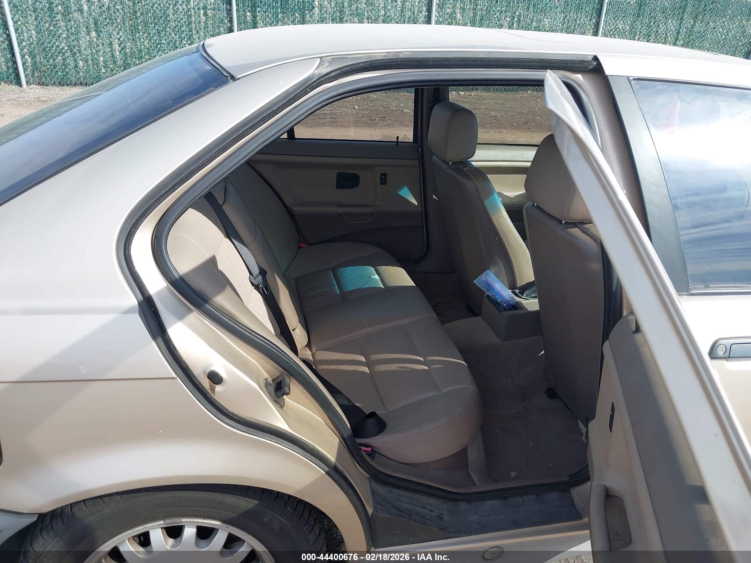 BMW 325 image 8