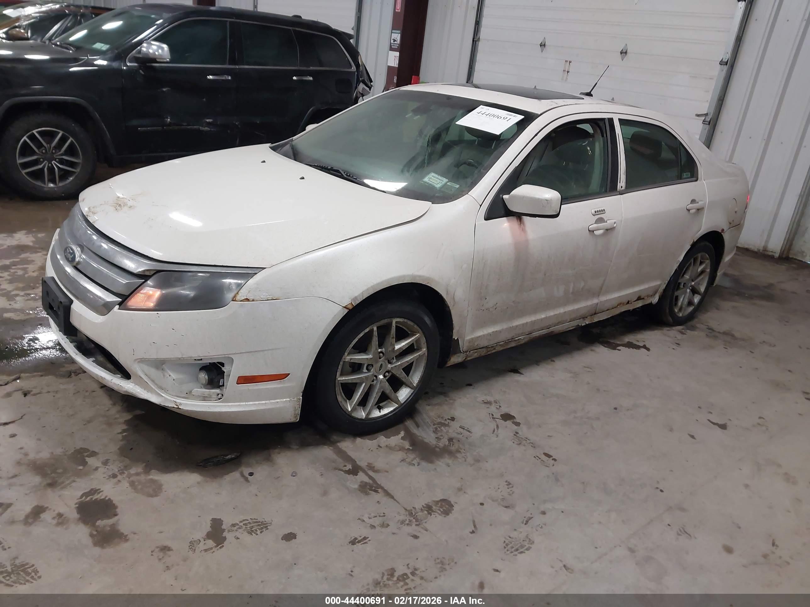 FORD FUSION image 2