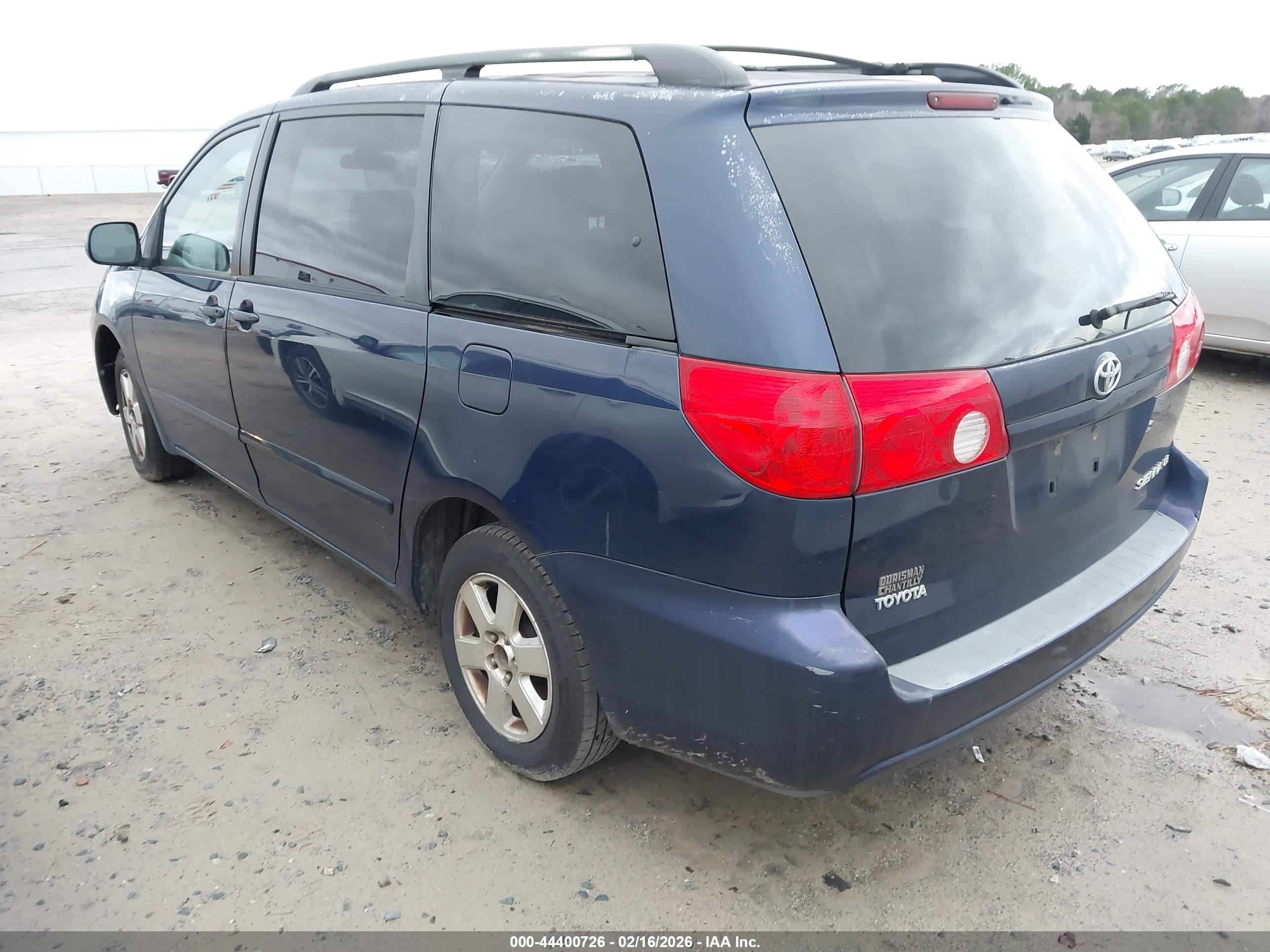 TOYOTA SIENNA image 3