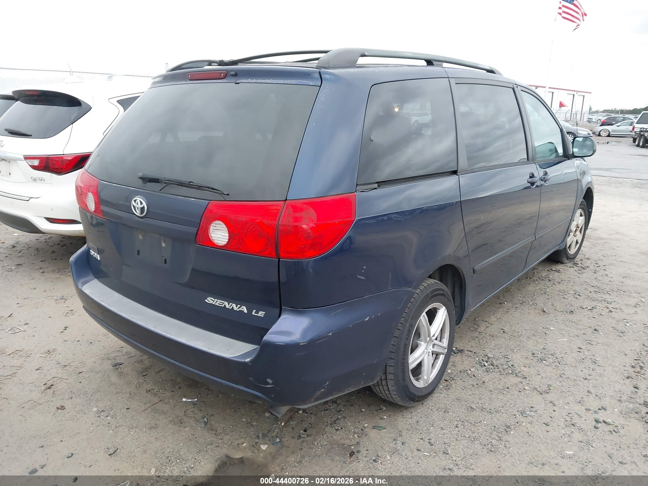 TOYOTA SIENNA image 4