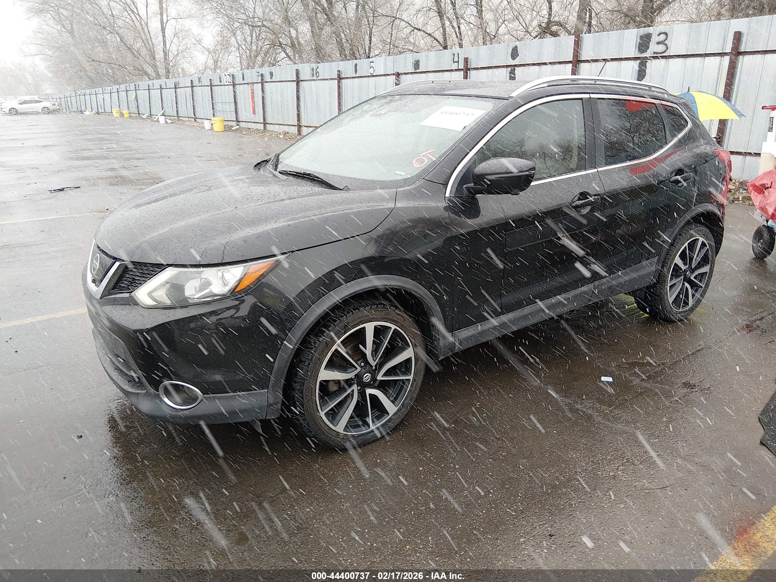 NISSAN ROGUE image 2