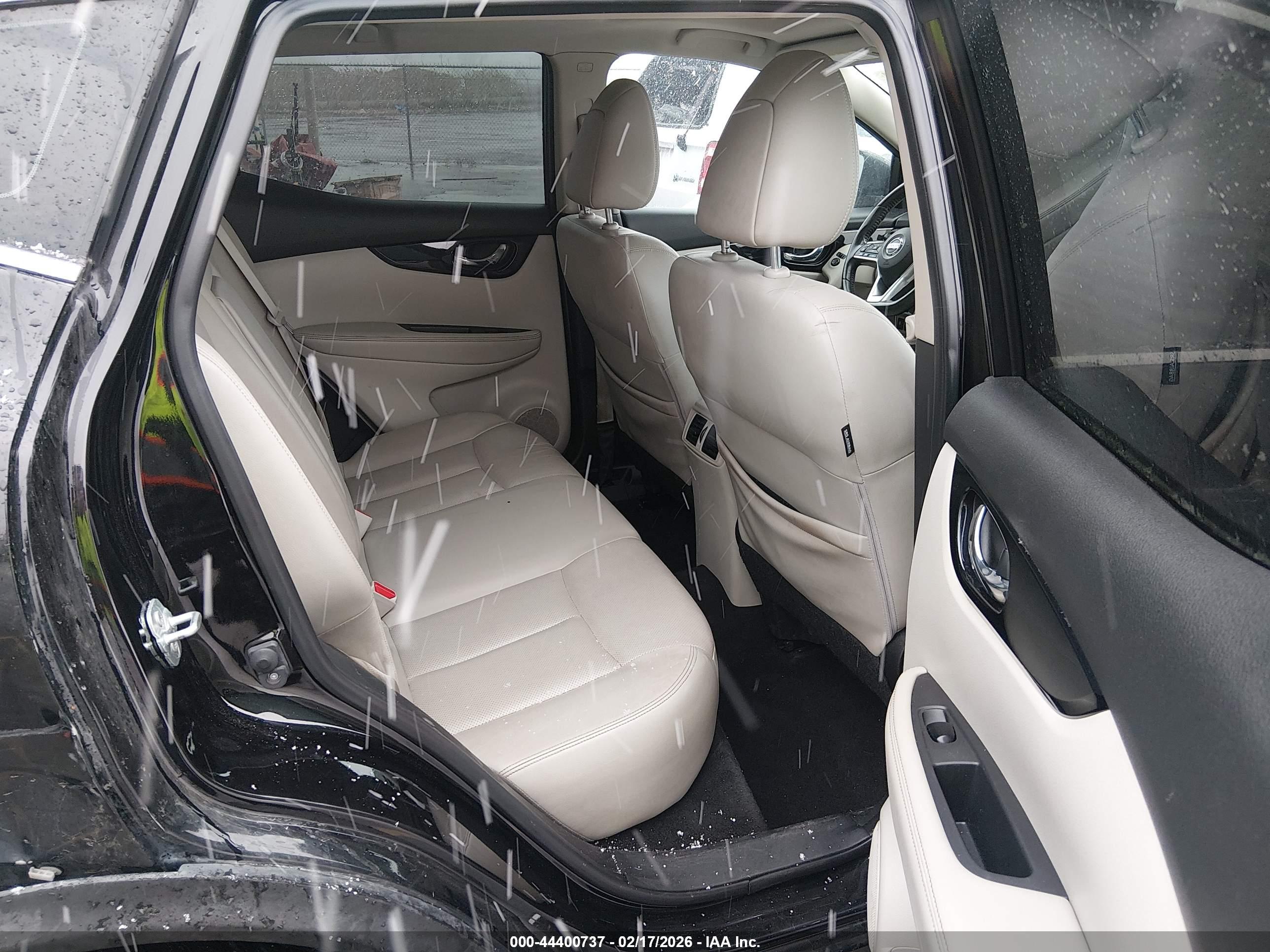 NISSAN ROGUE image 8