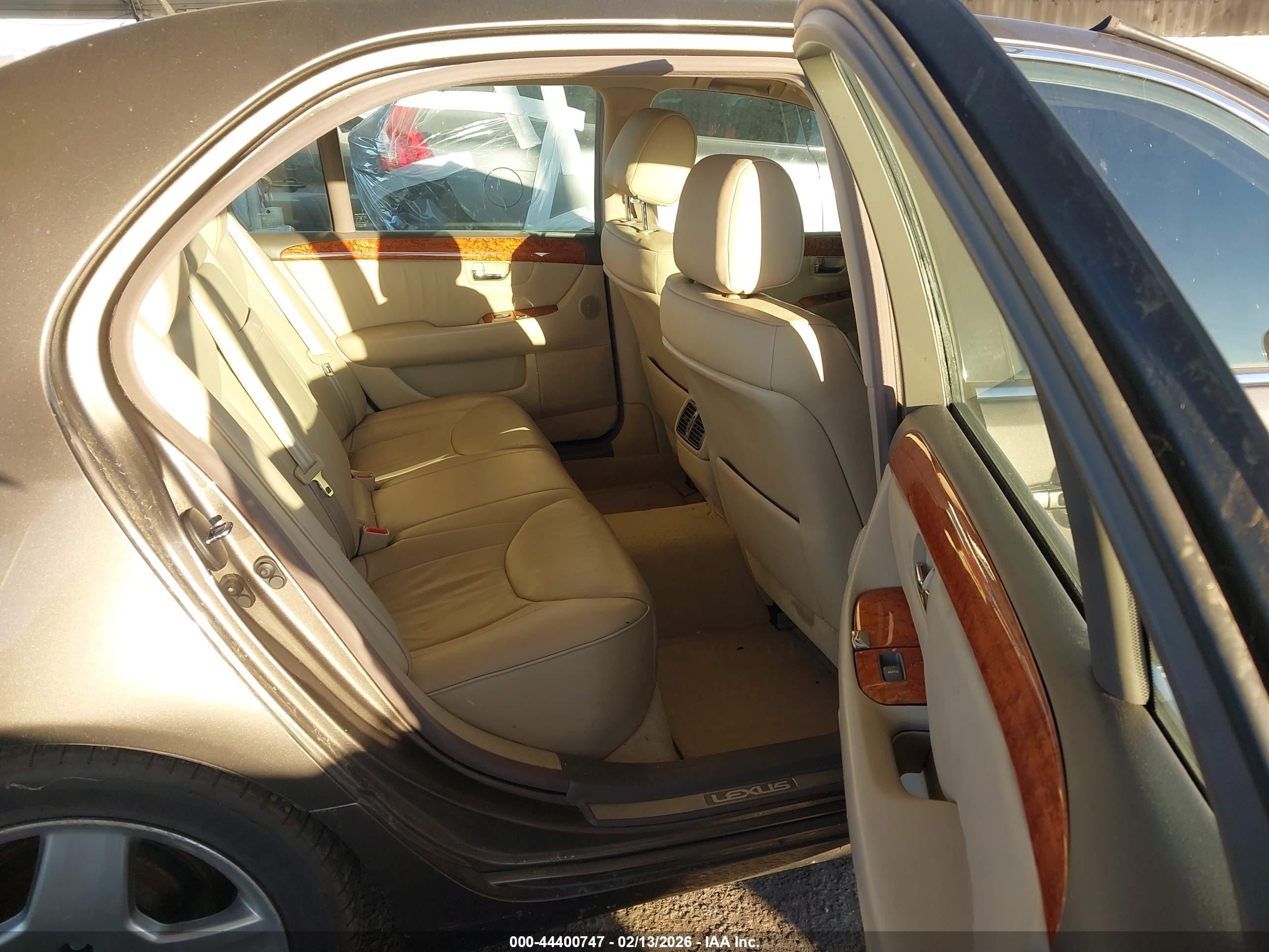 LEXUS LS image 8
