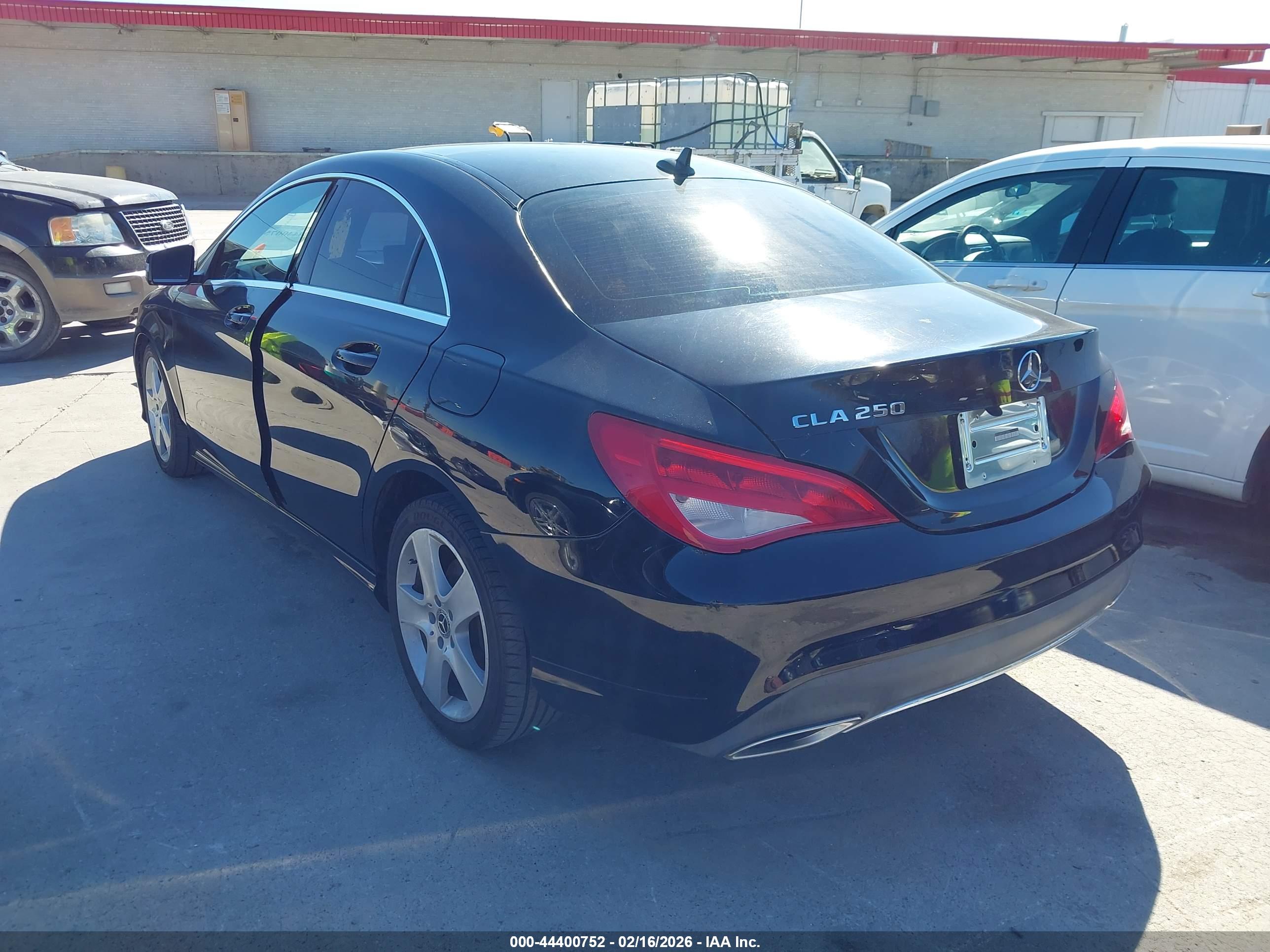 MERCEDES-BENZ CLA image 3