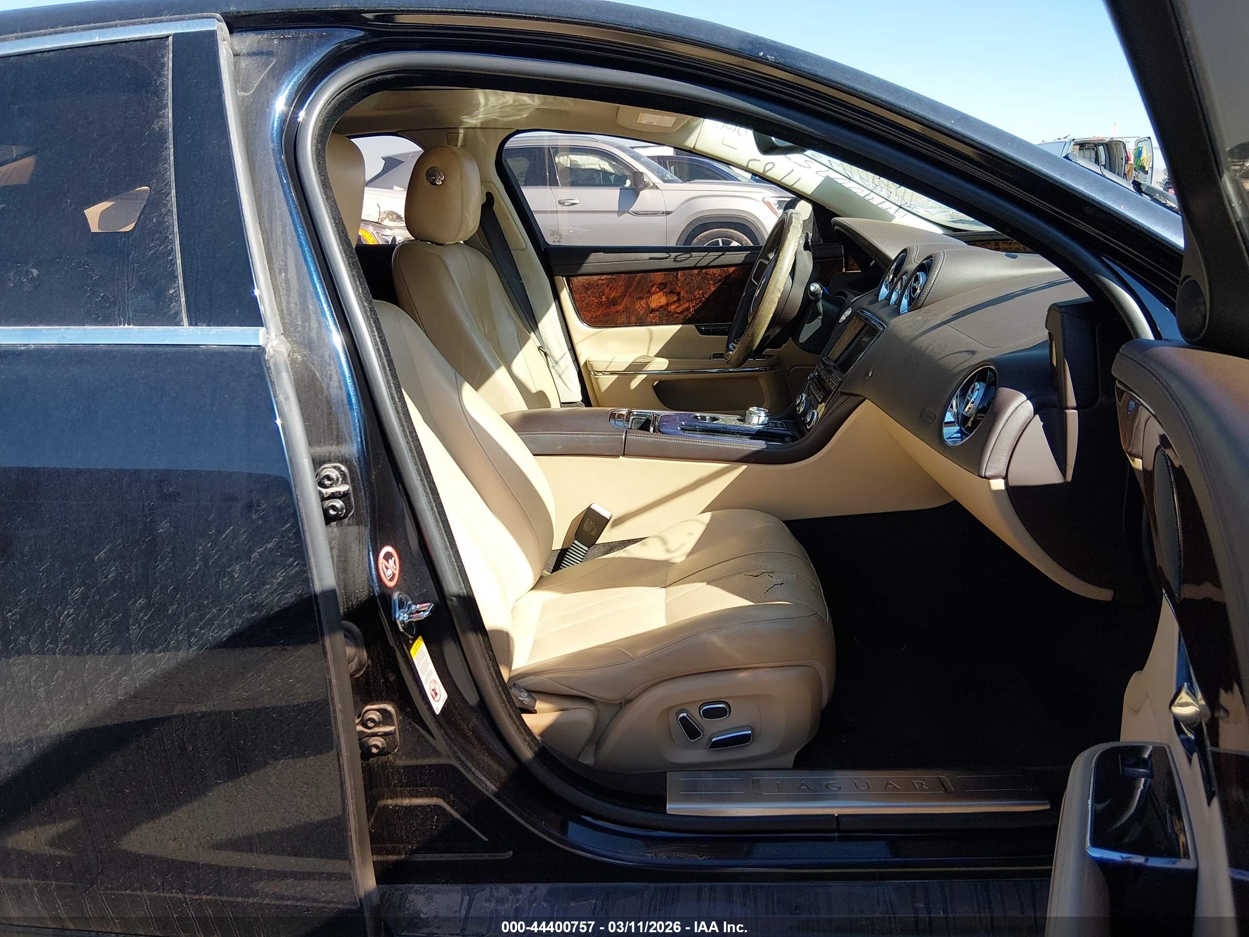JAGUAR XJ image 5
