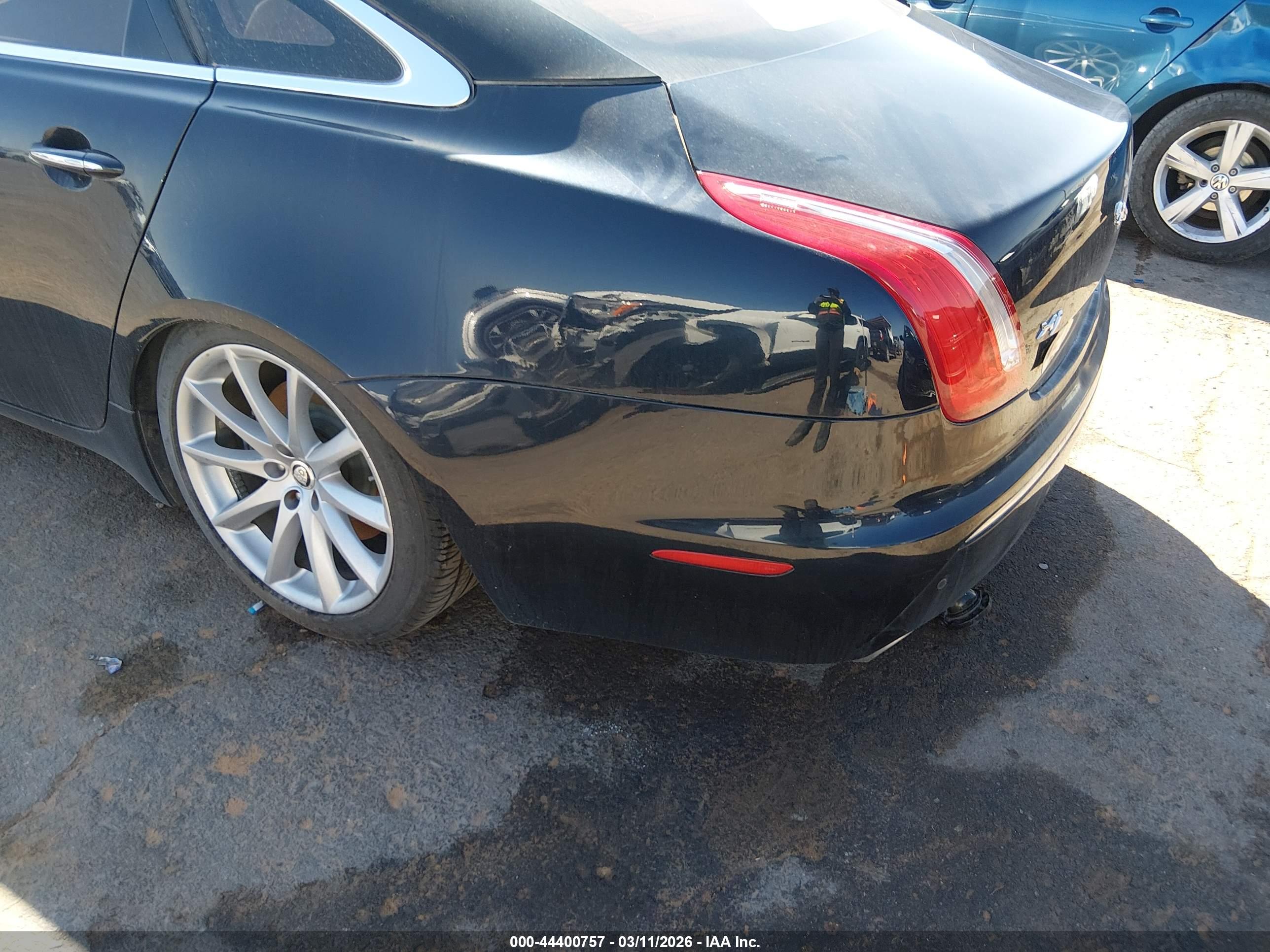 JAGUAR XJ image 6