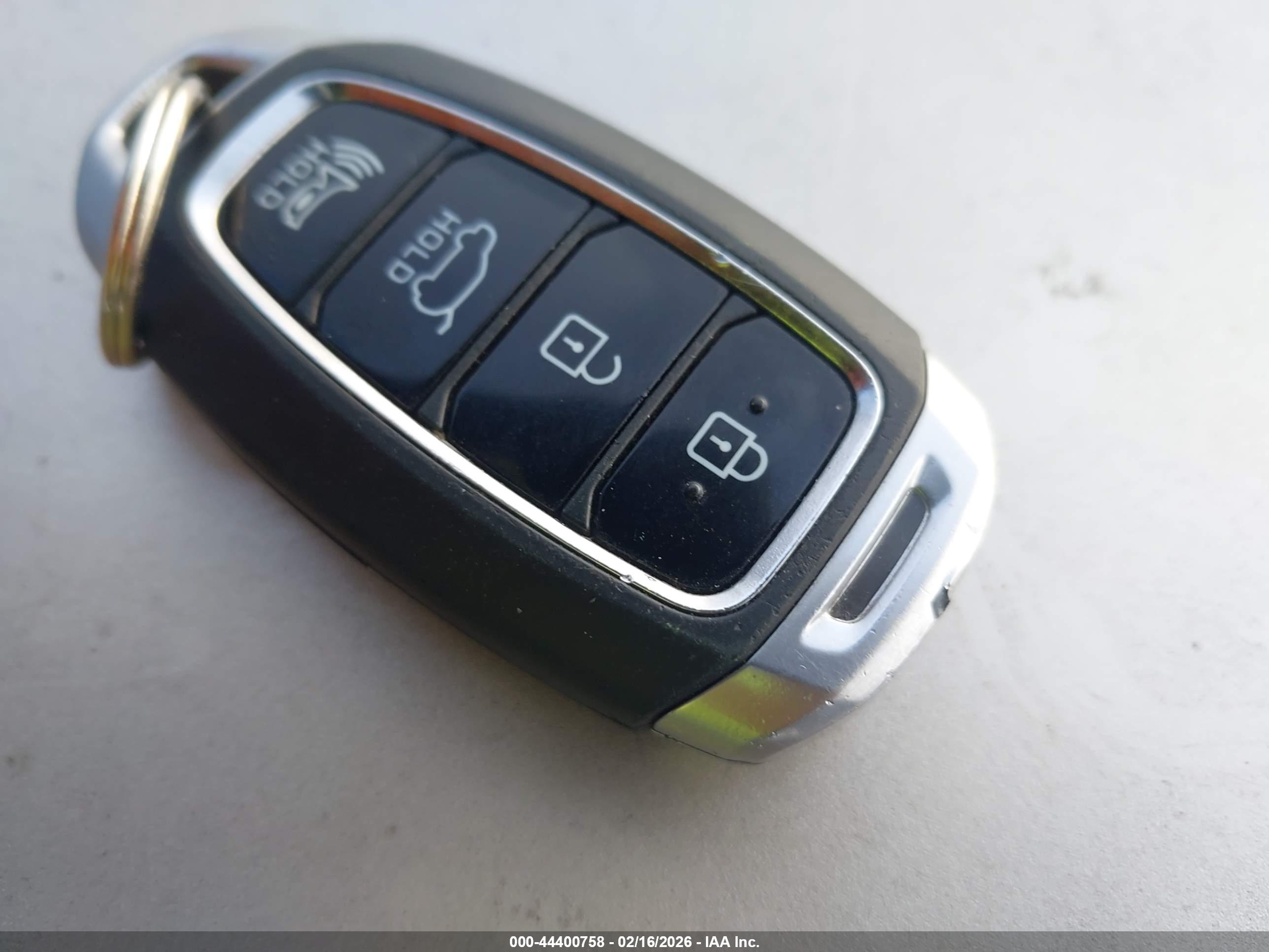 HYUNDAI SANTA image 11