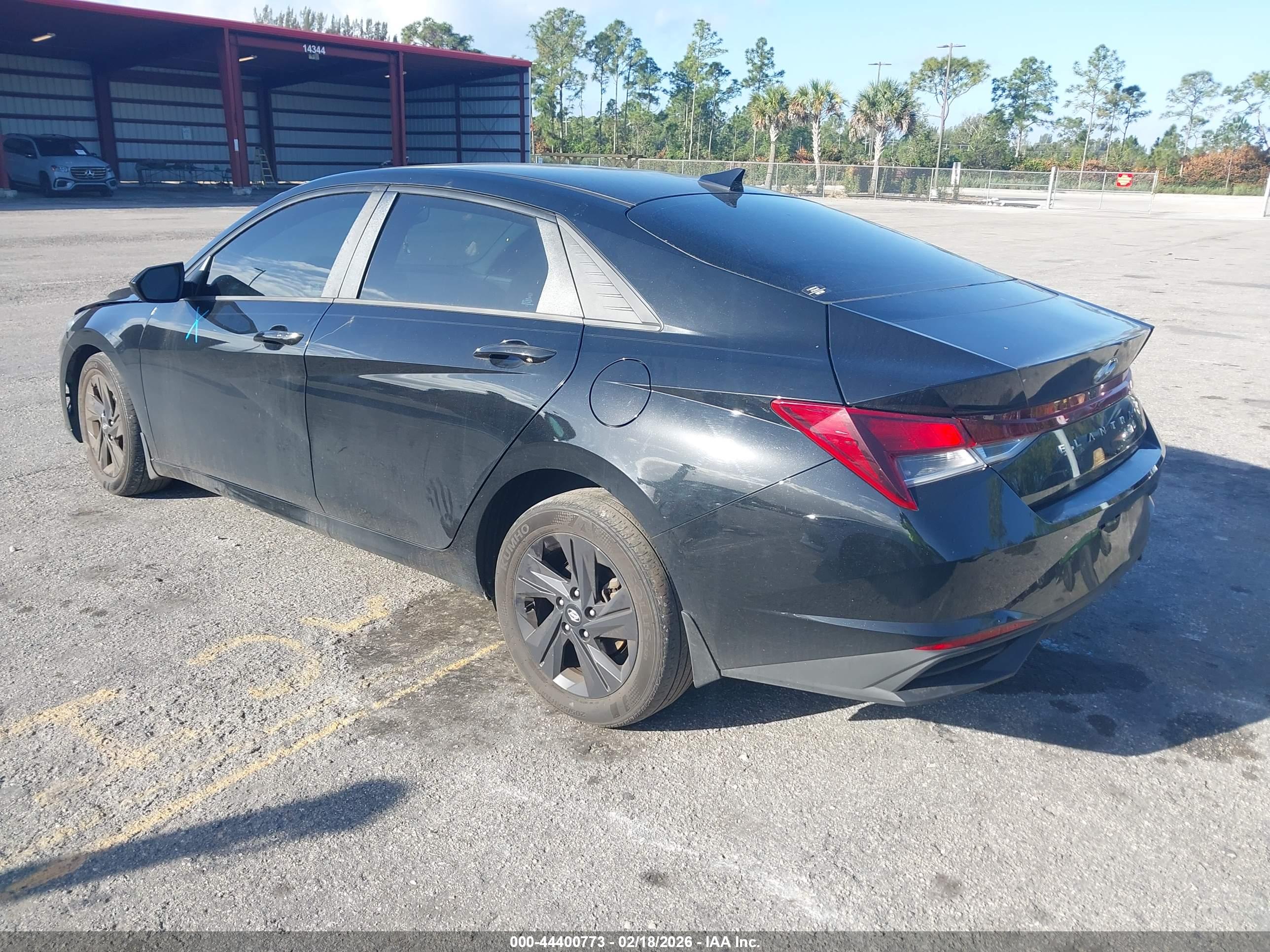 HYUNDAI ELANTRA image 3
