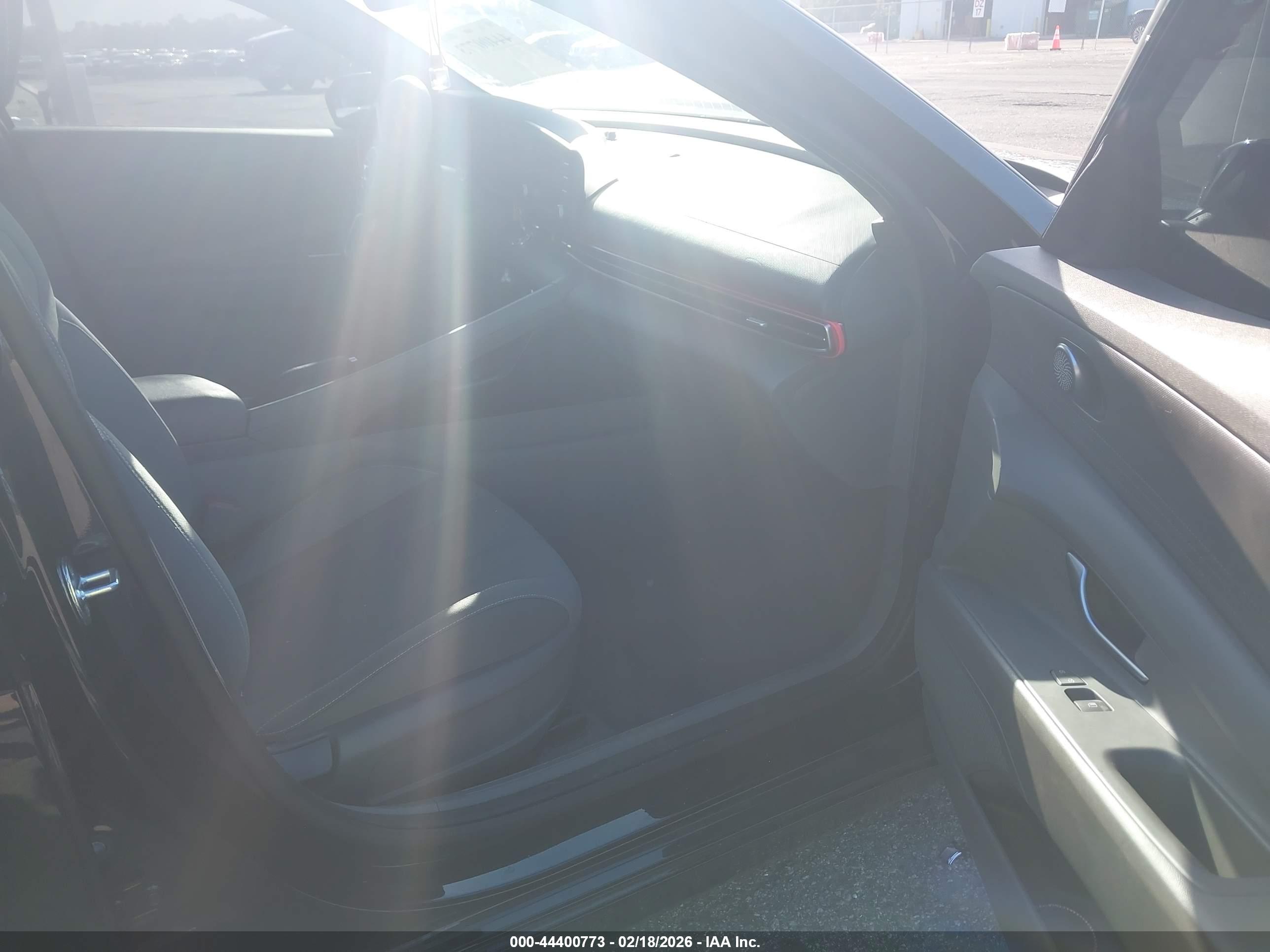 HYUNDAI ELANTRA image 5