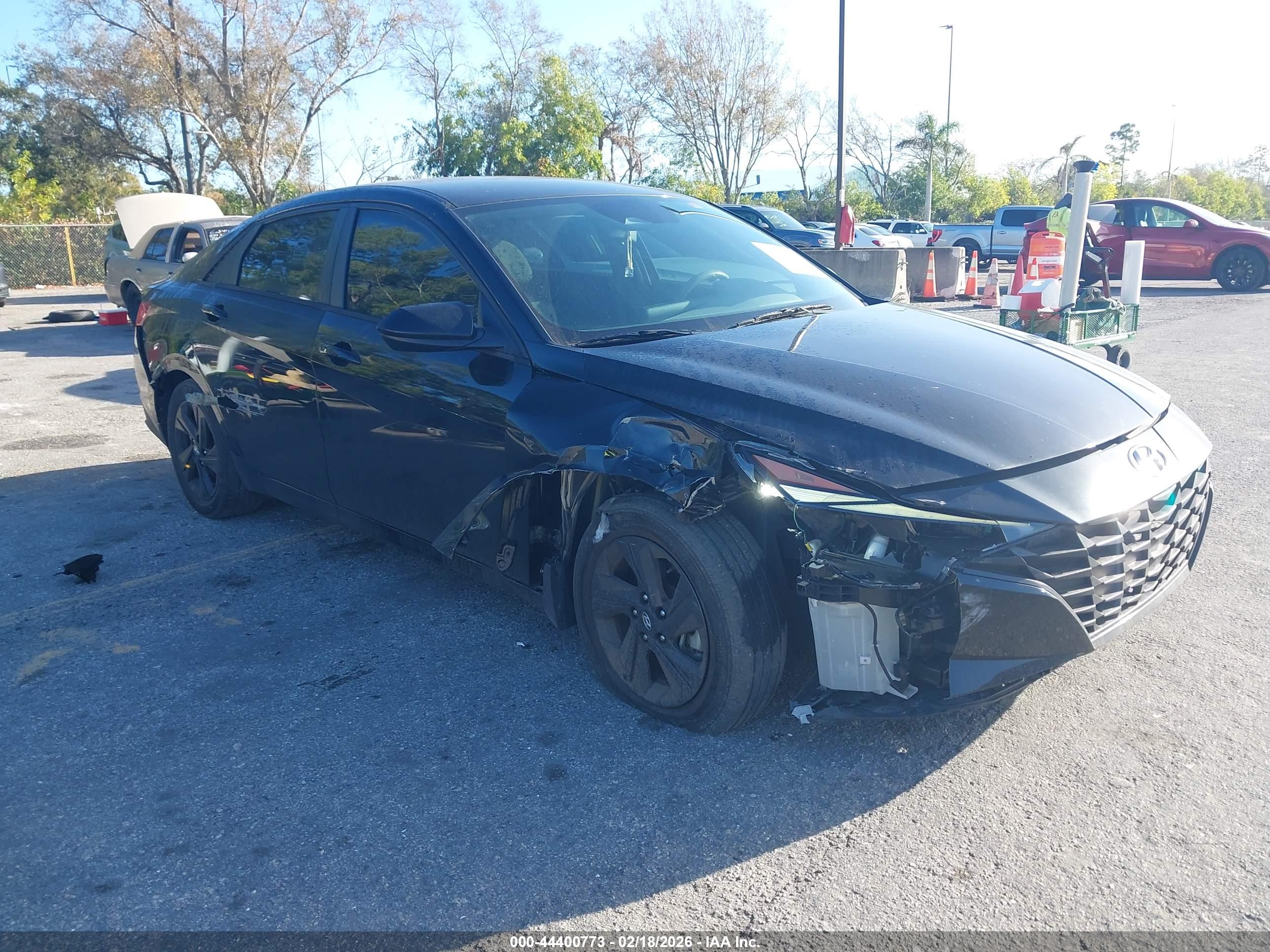 HYUNDAI ELANTRA image 6