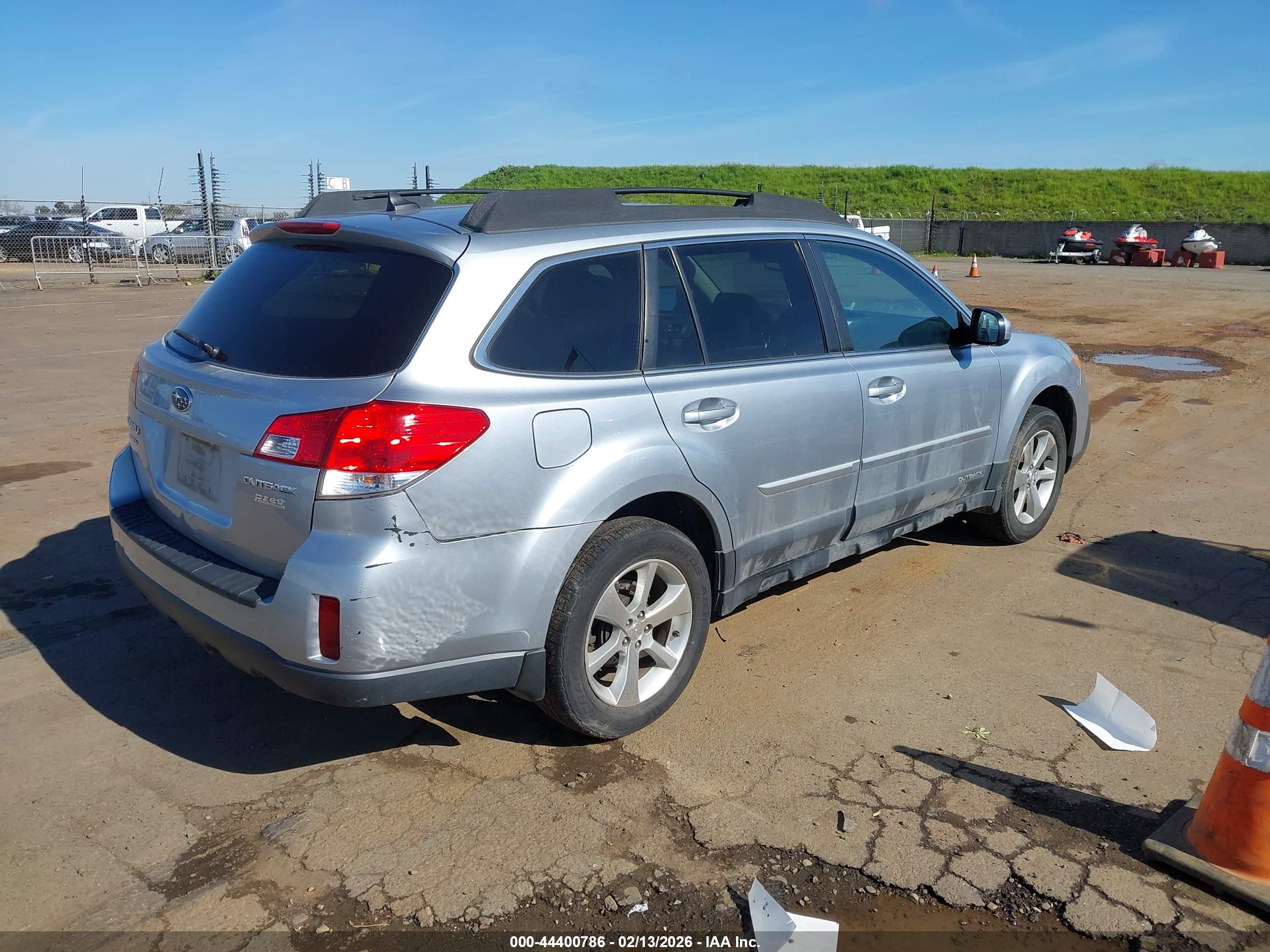 SUBARU OUTBACK image 4