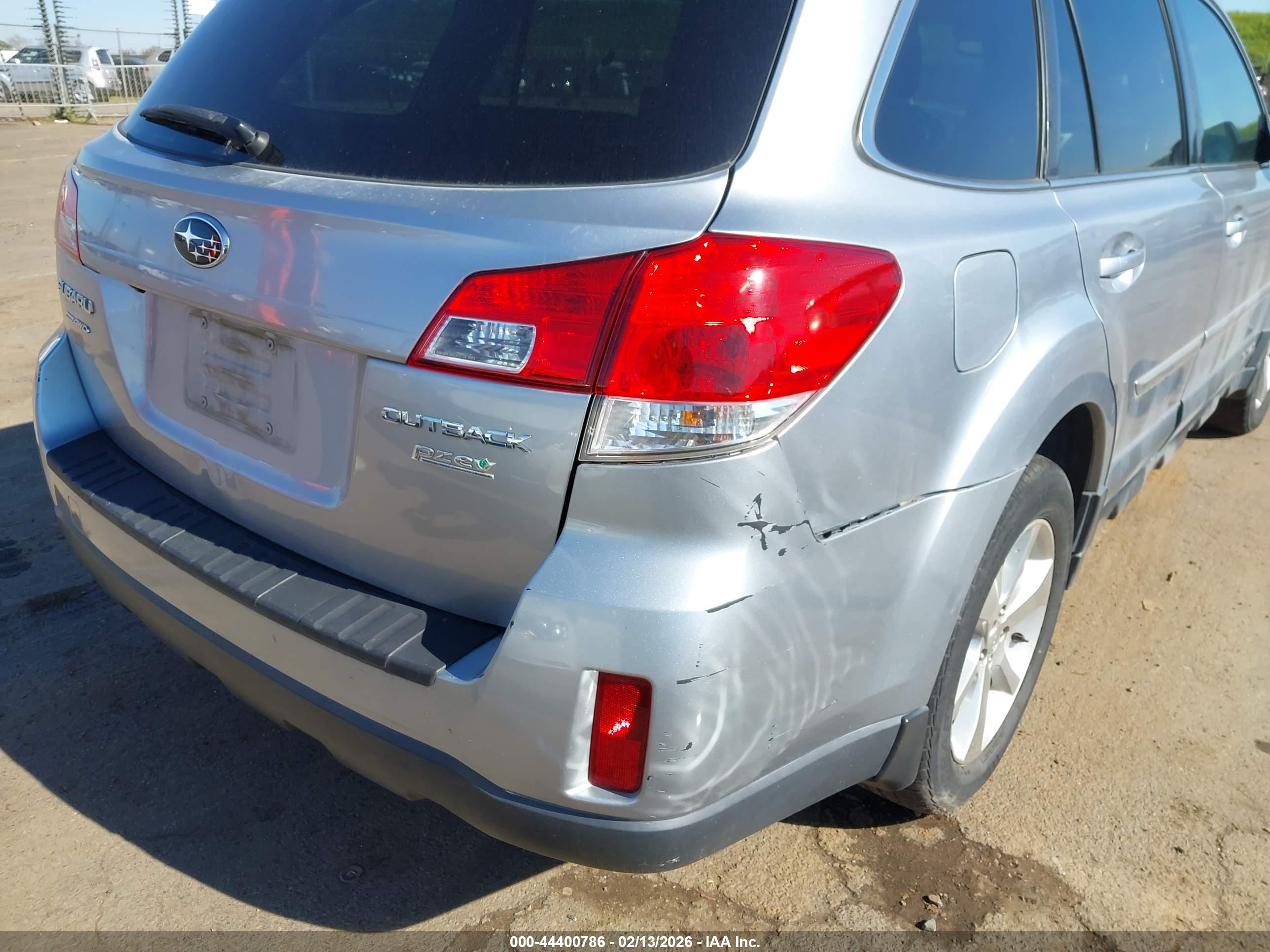 SUBARU OUTBACK image 6