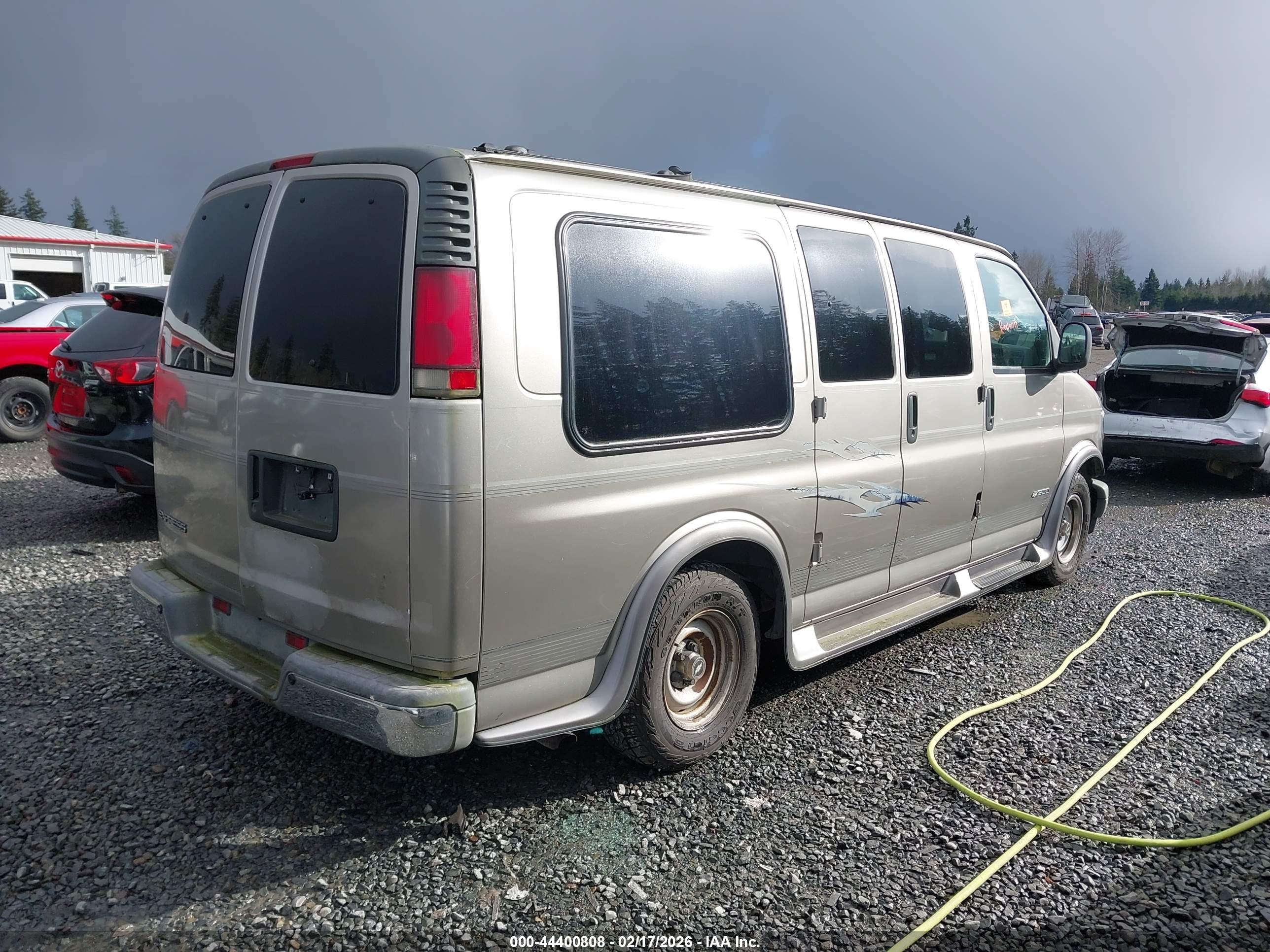 CHEVROLET EXPRESS image 4