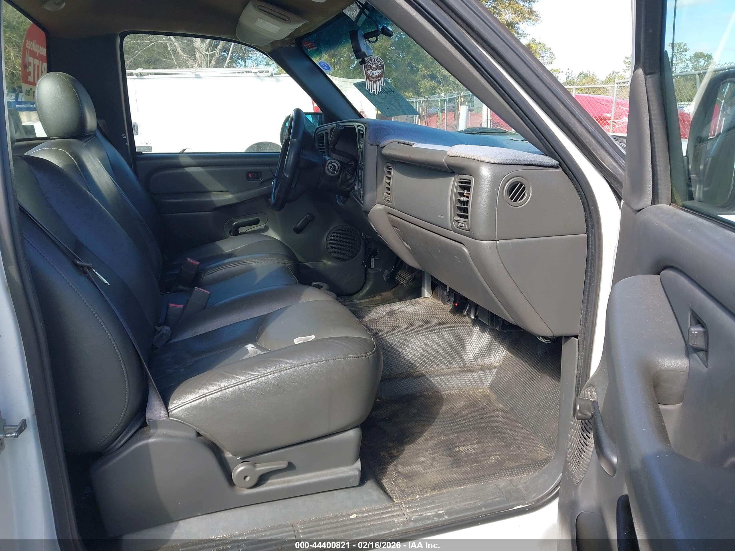 CHEVROLET SILVERADO image 5