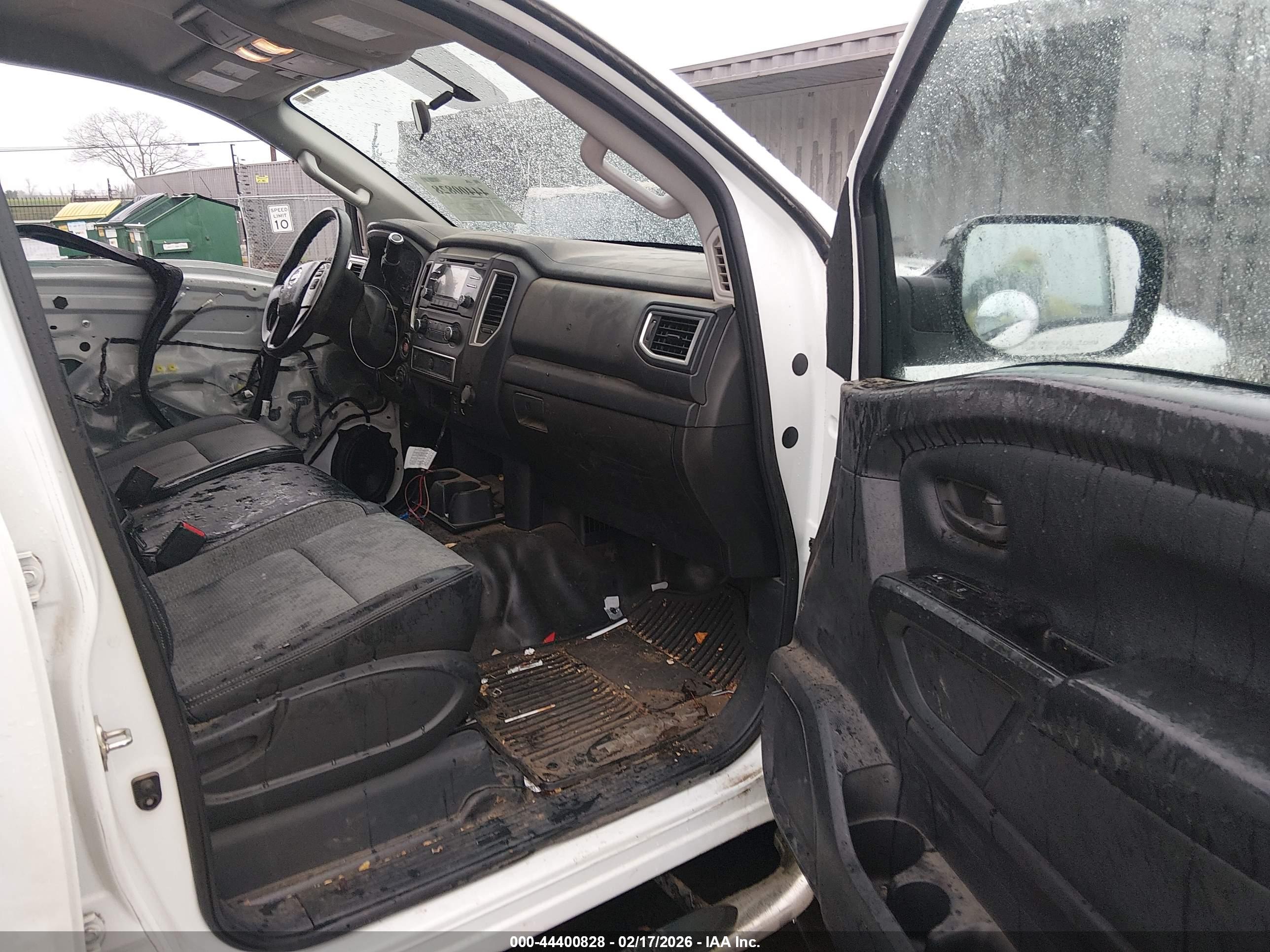 NISSAN TITAN image 5