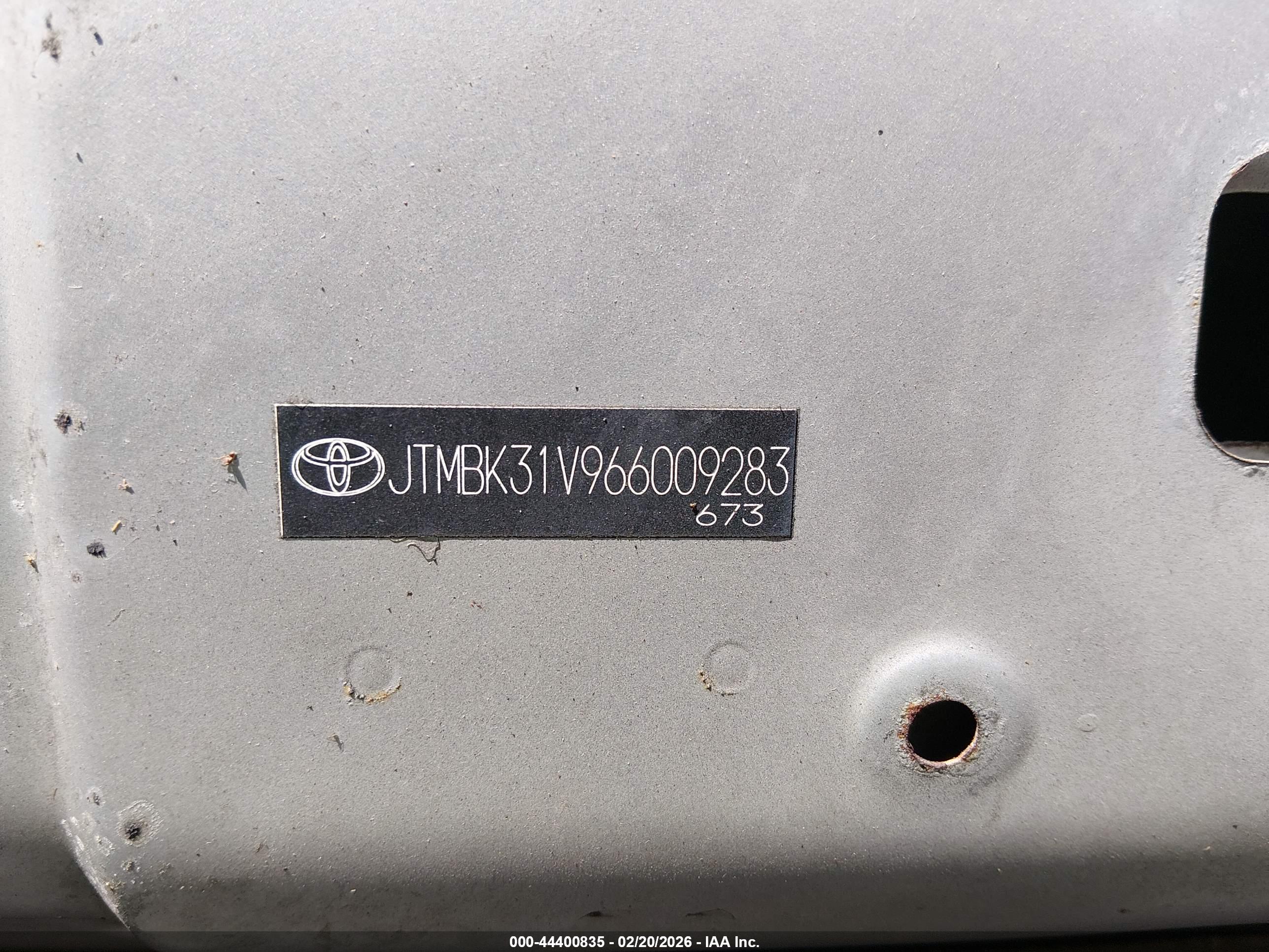 TOYOTA RAV4 image 9