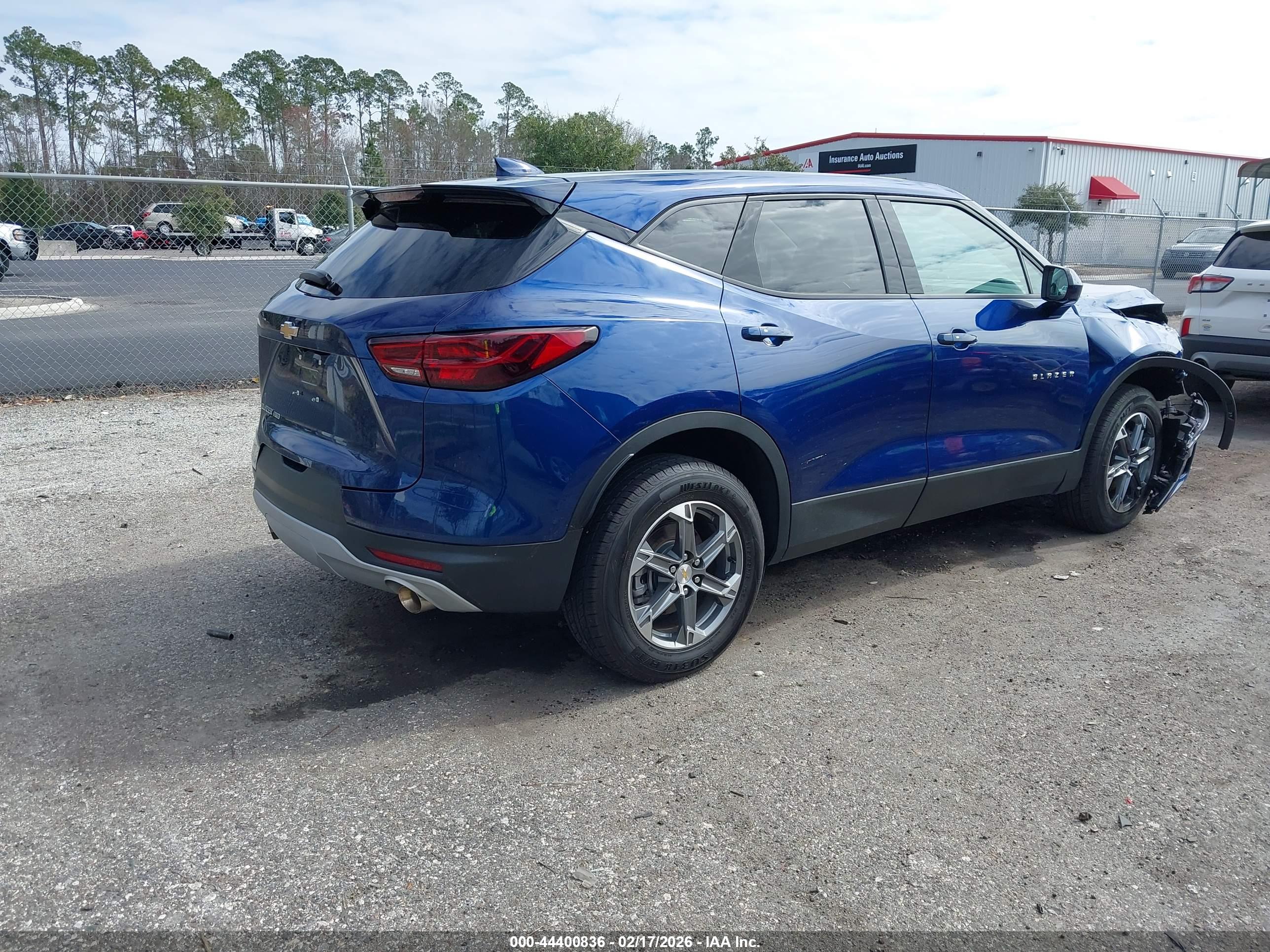 CHEVROLET BLAZER image 4