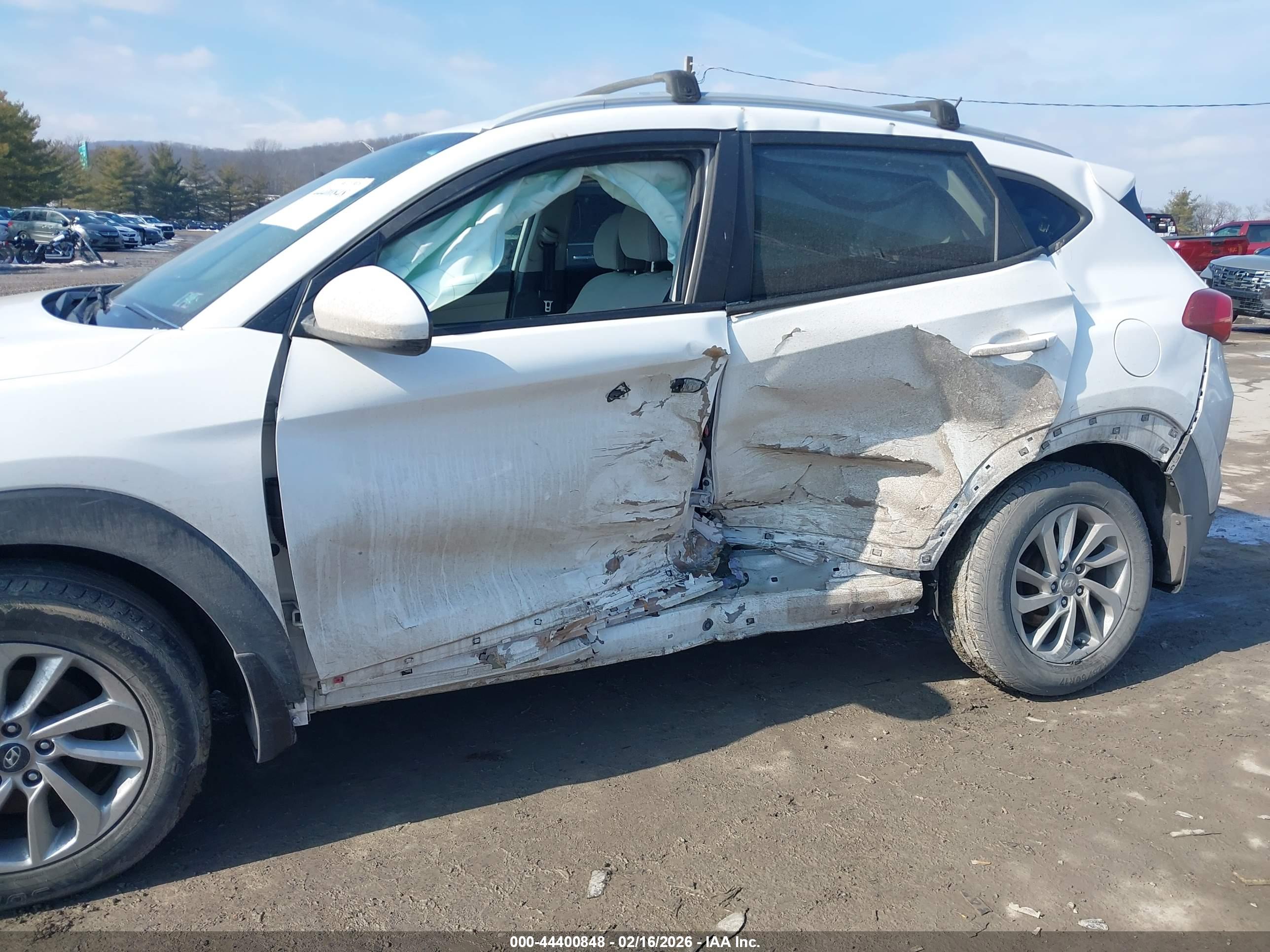 HYUNDAI TUCSON image 6
