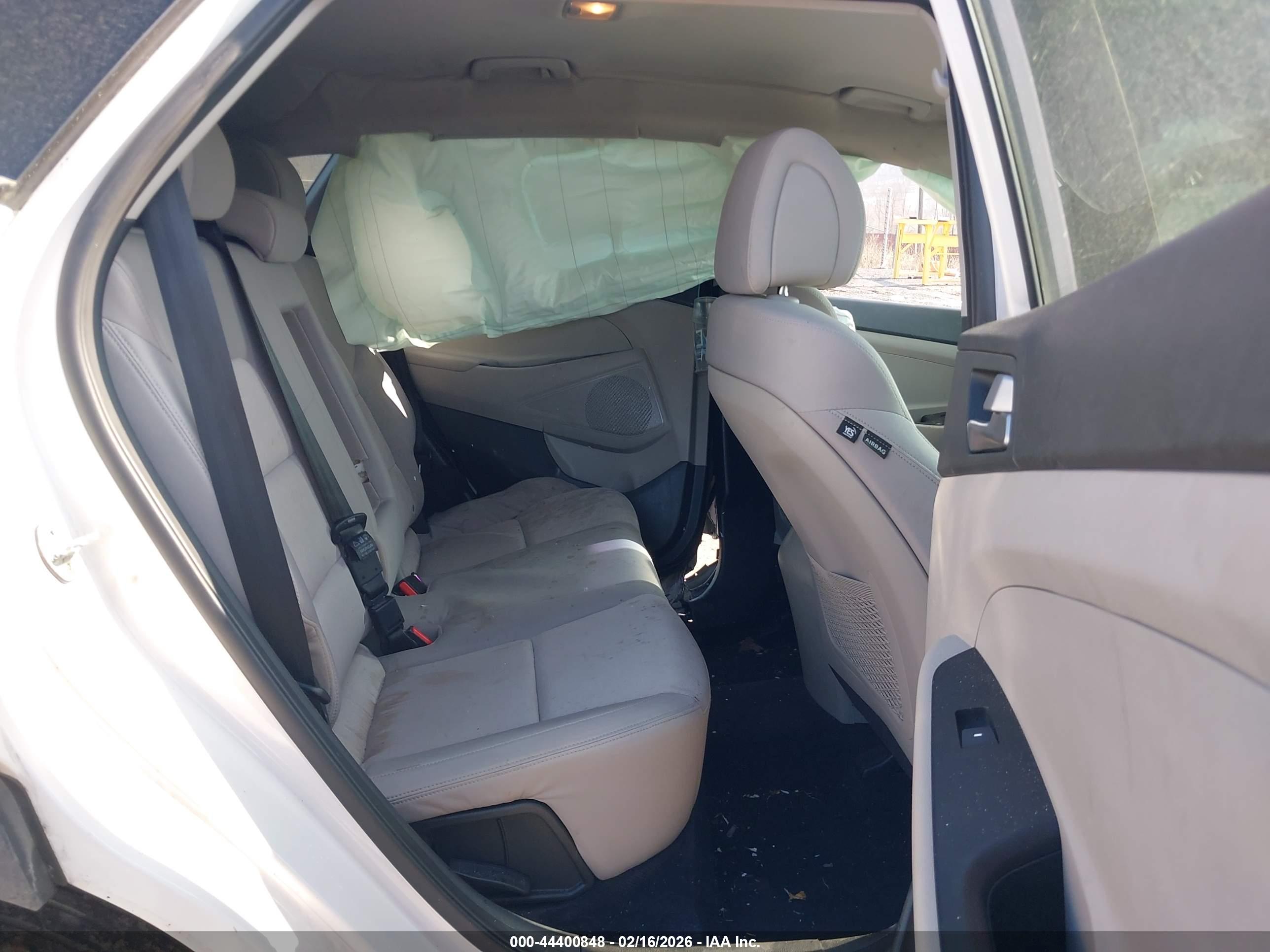 HYUNDAI TUCSON image 8