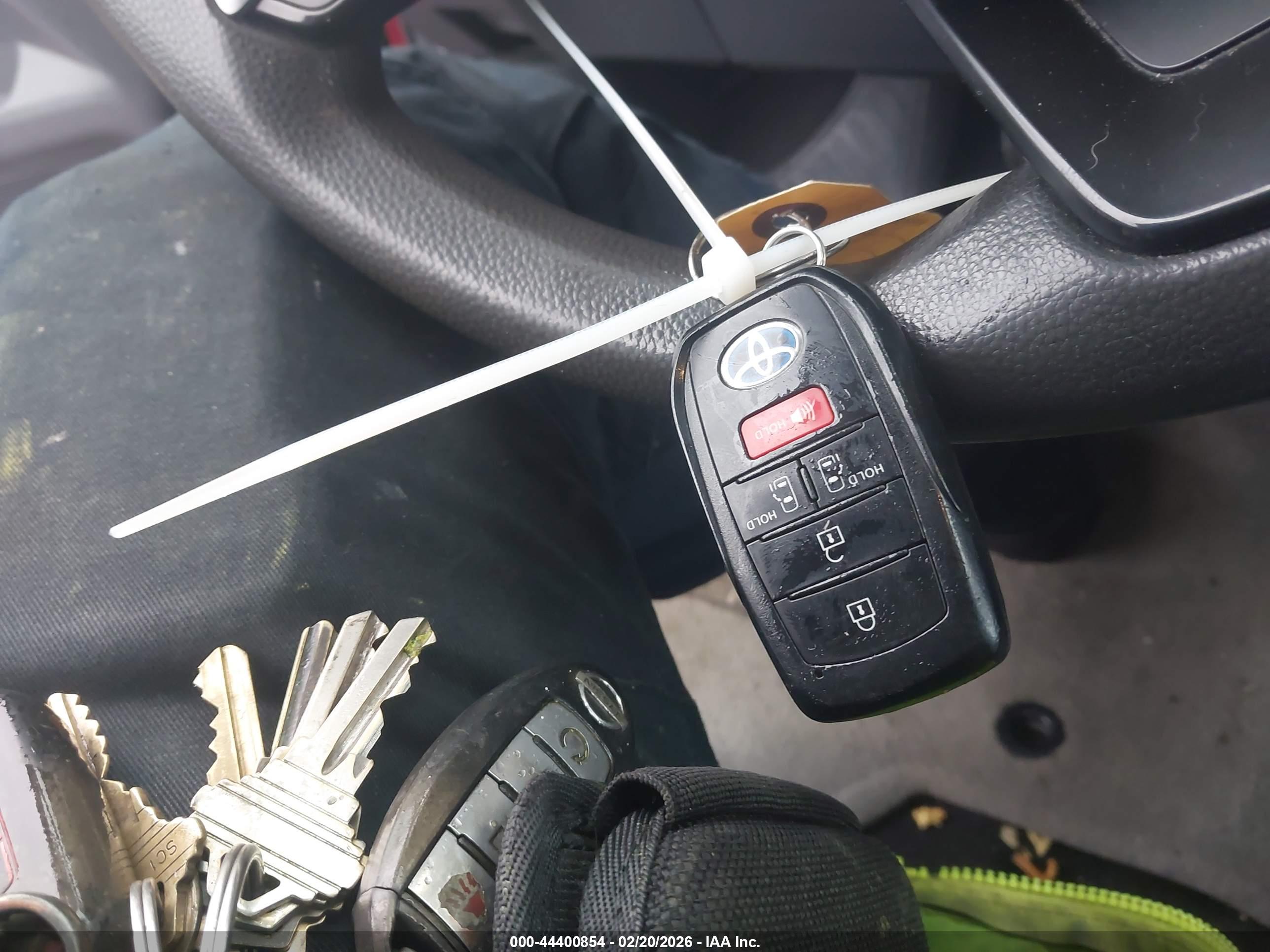 TOYOTA SIENNA image 11