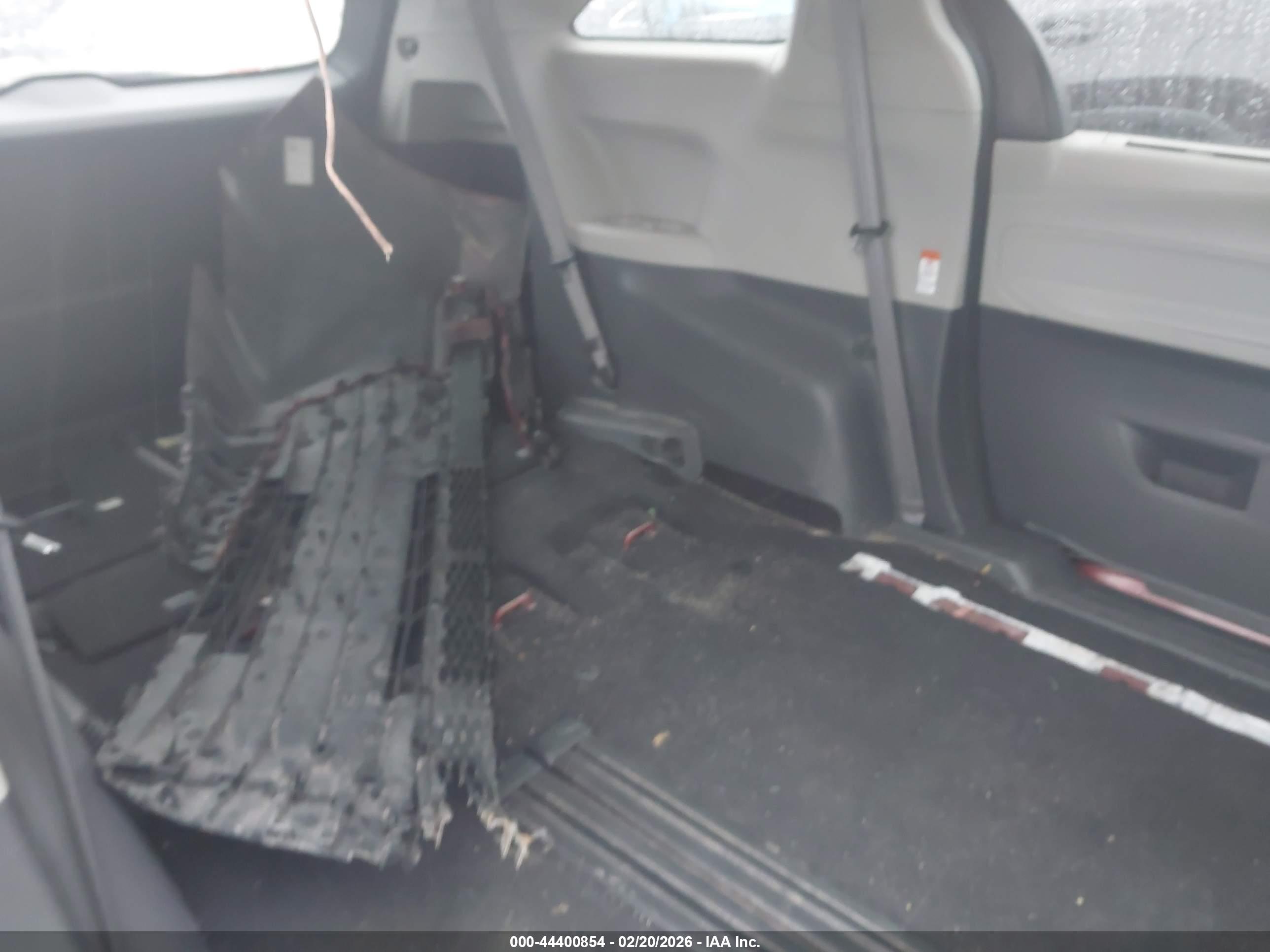 TOYOTA SIENNA image 8