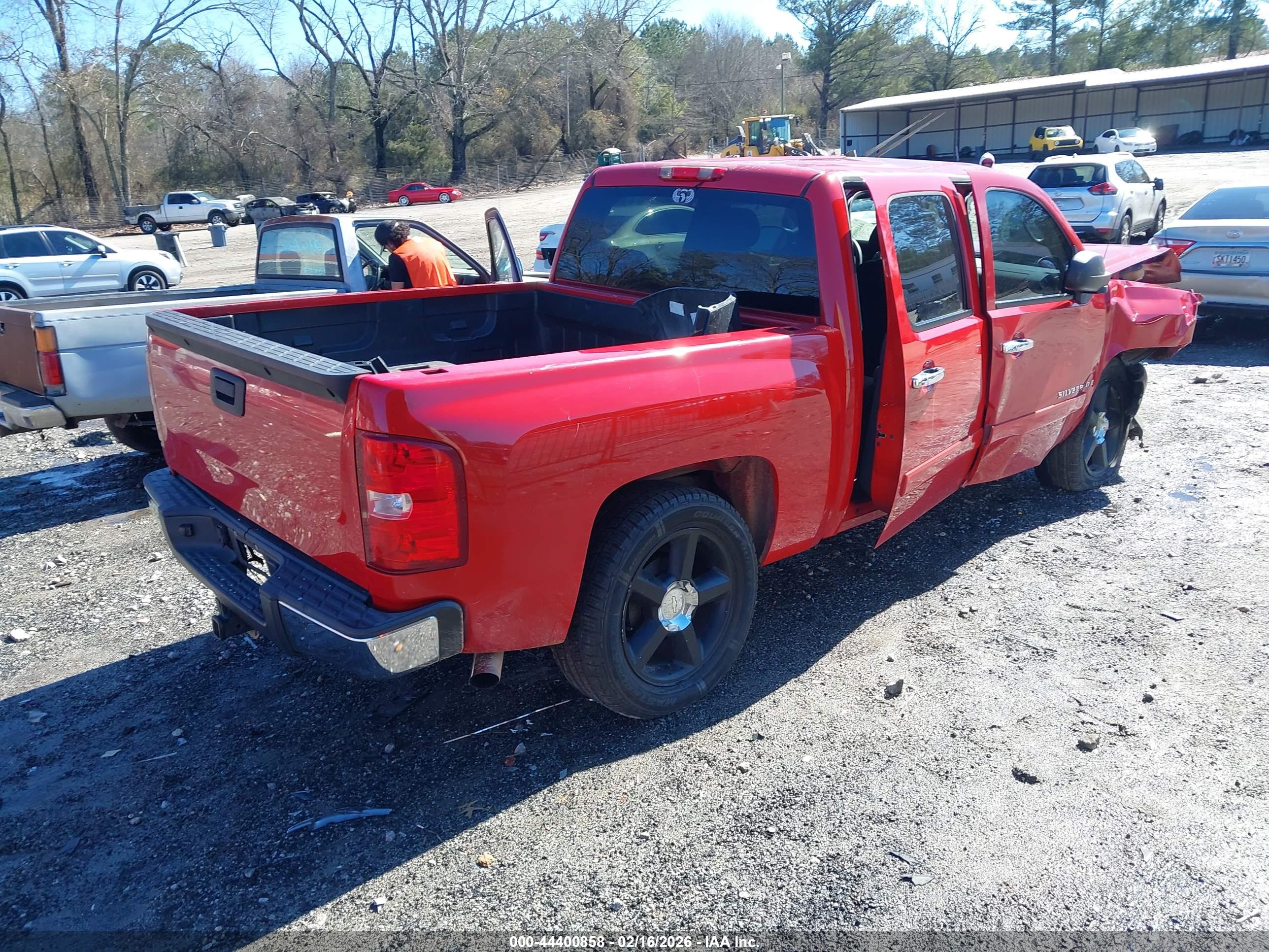 CHEVROLET SILVERADO image 4