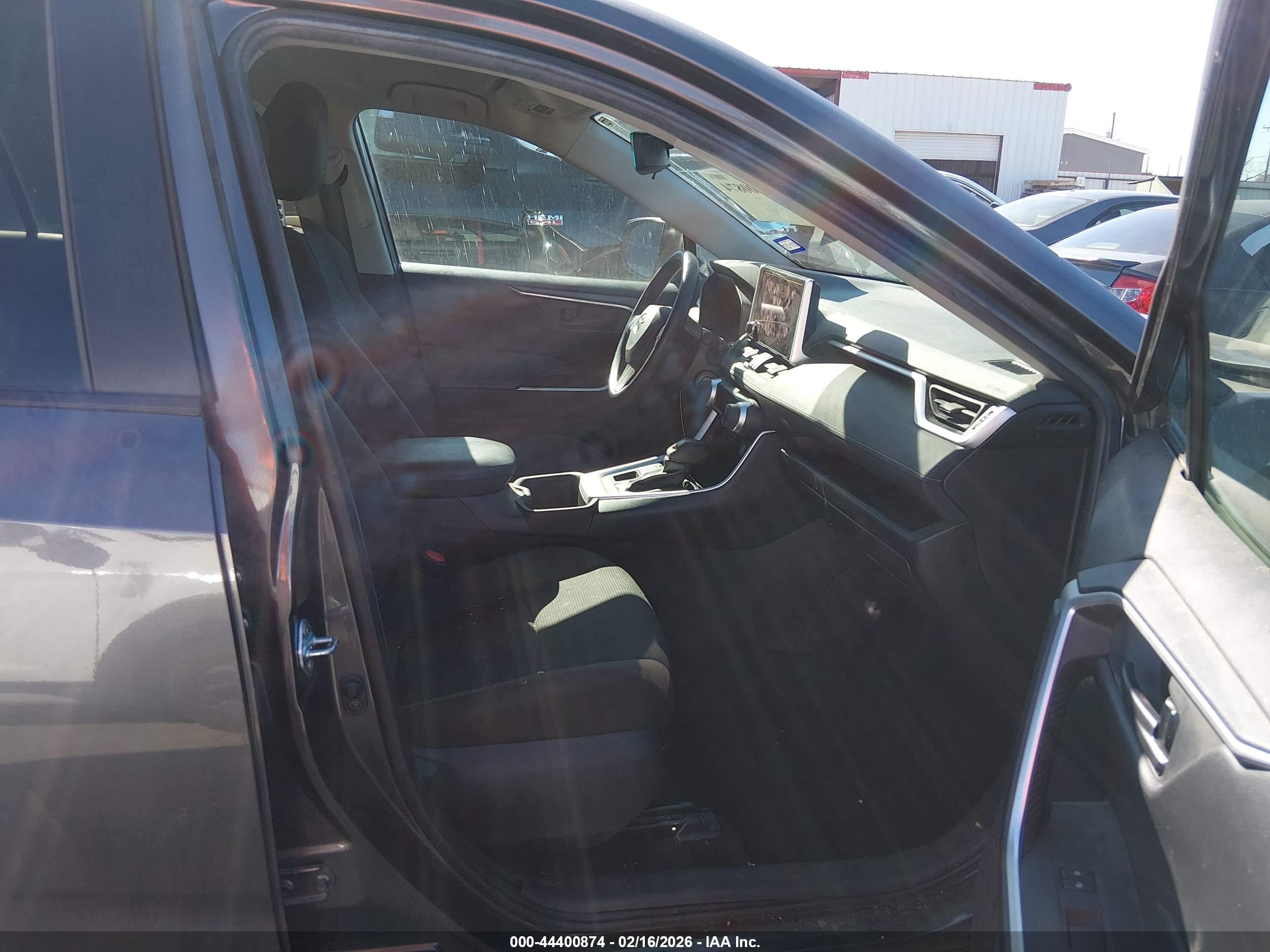 TOYOTA RAV4 image 5