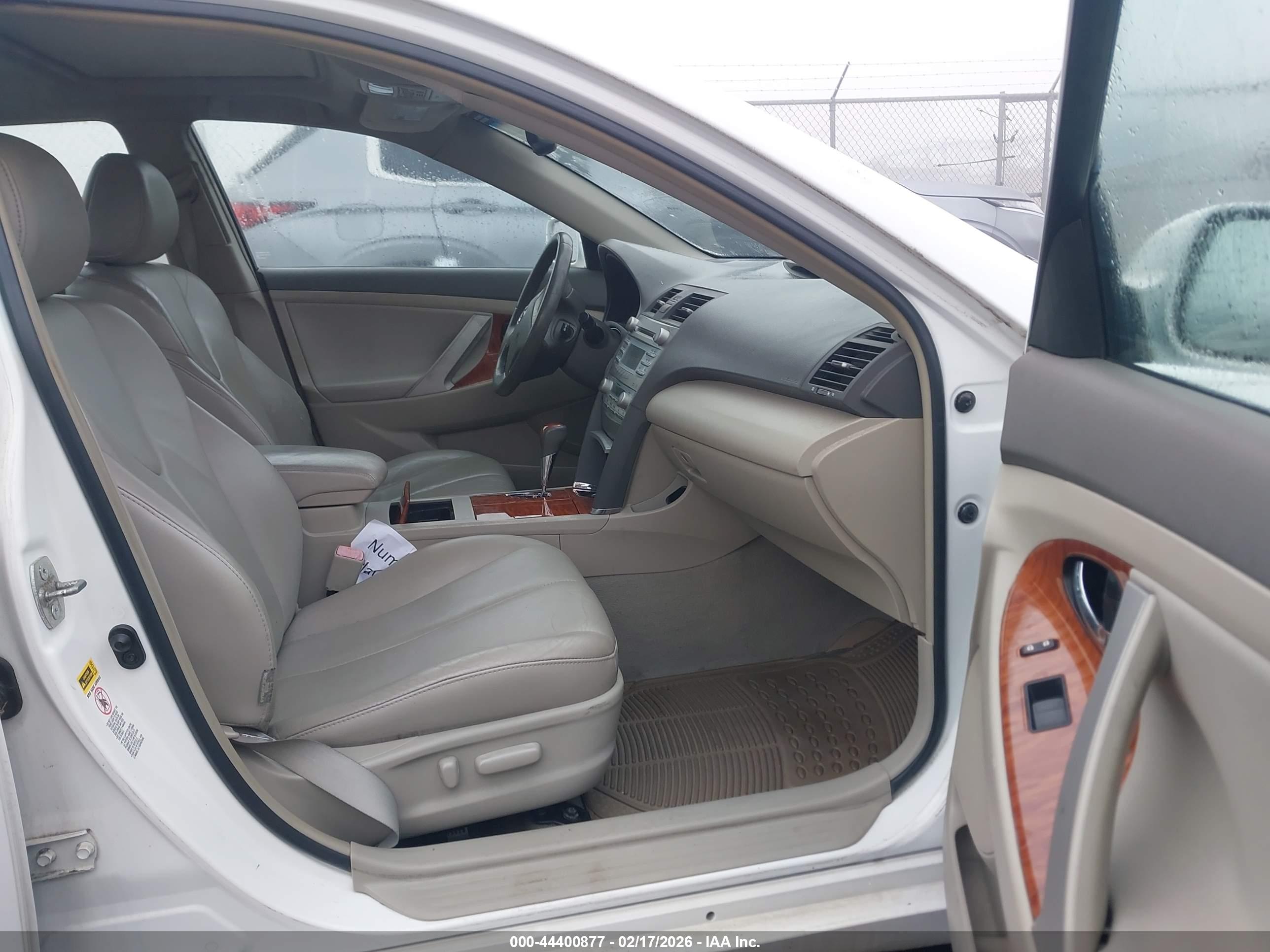 TOYOTA CAMRY image 5