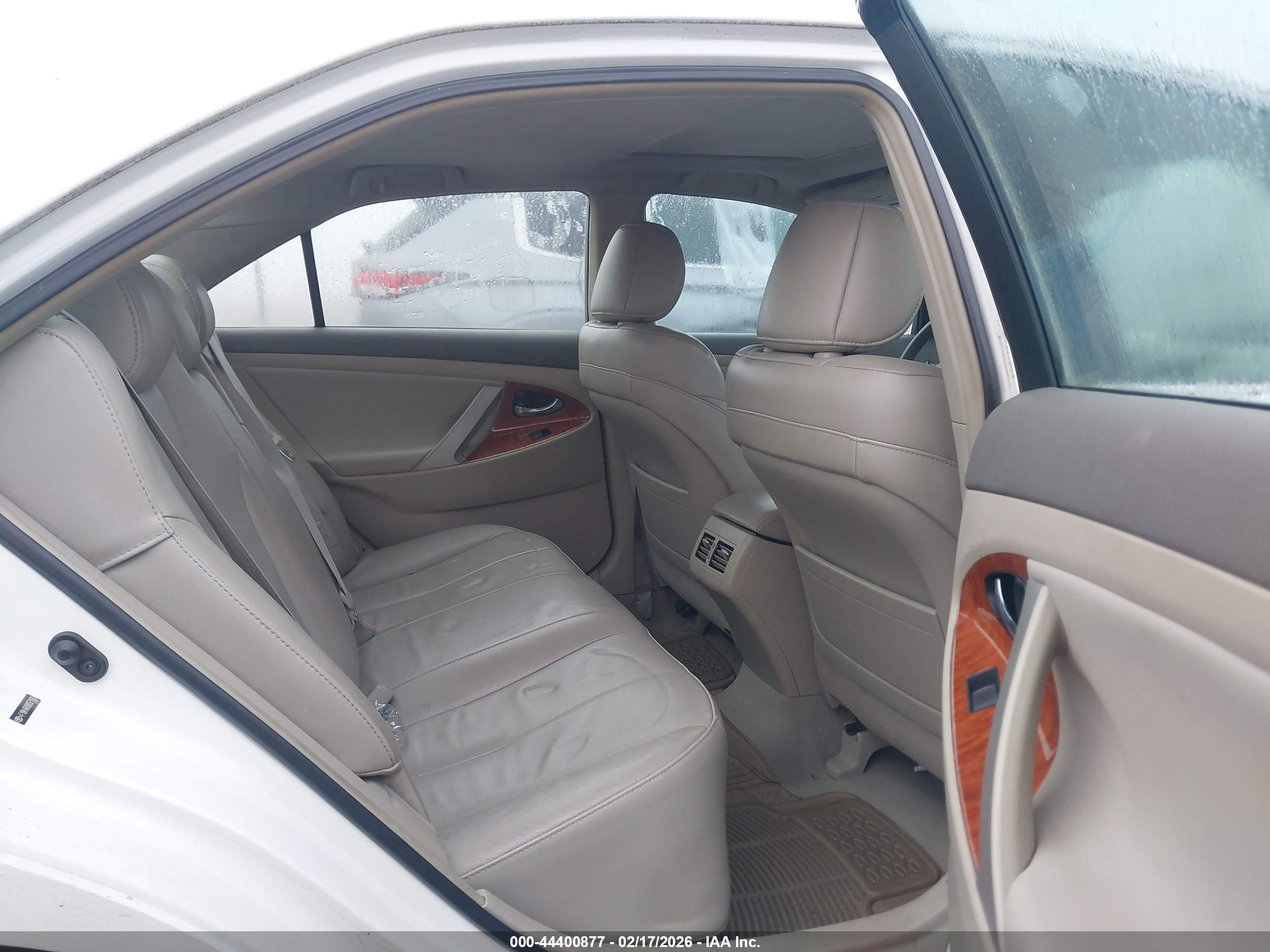 TOYOTA CAMRY image 8