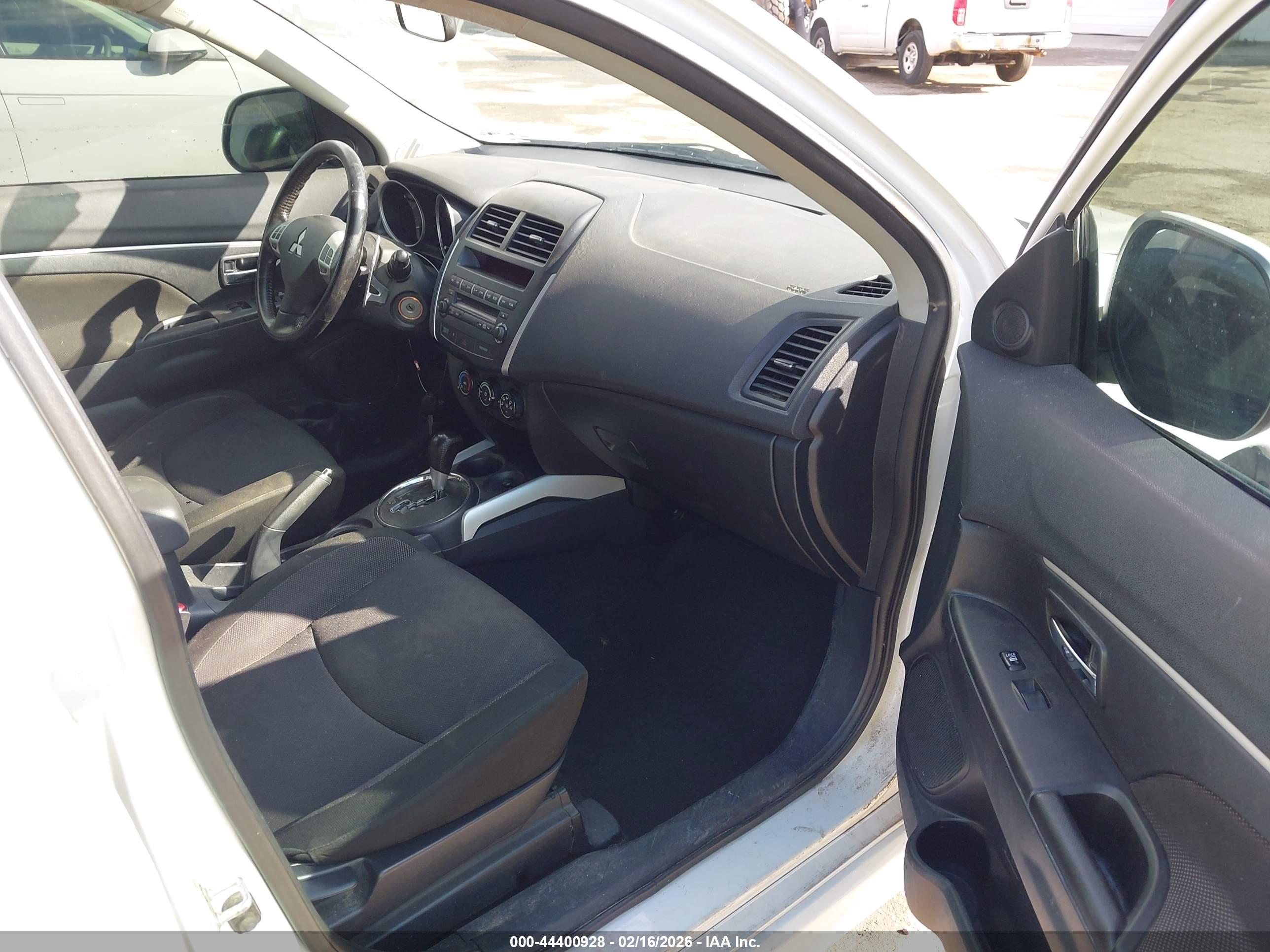 MITSUBISHI OUTLANDER image 5
