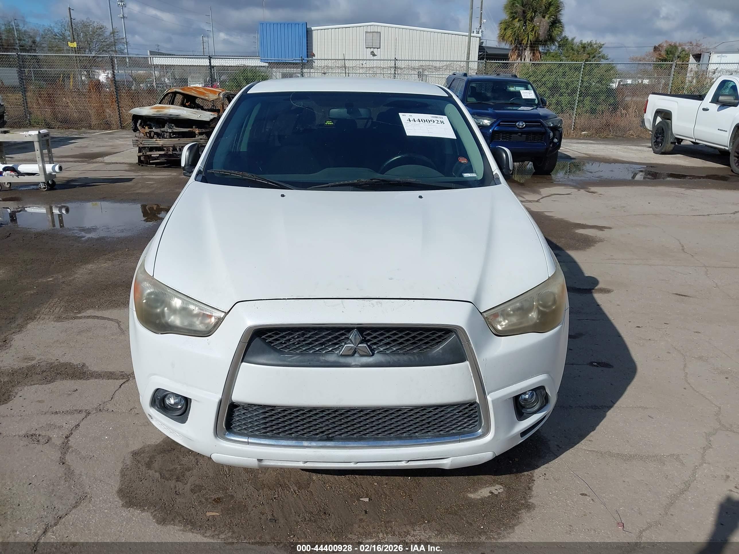 MITSUBISHI OUTLANDER image 6
