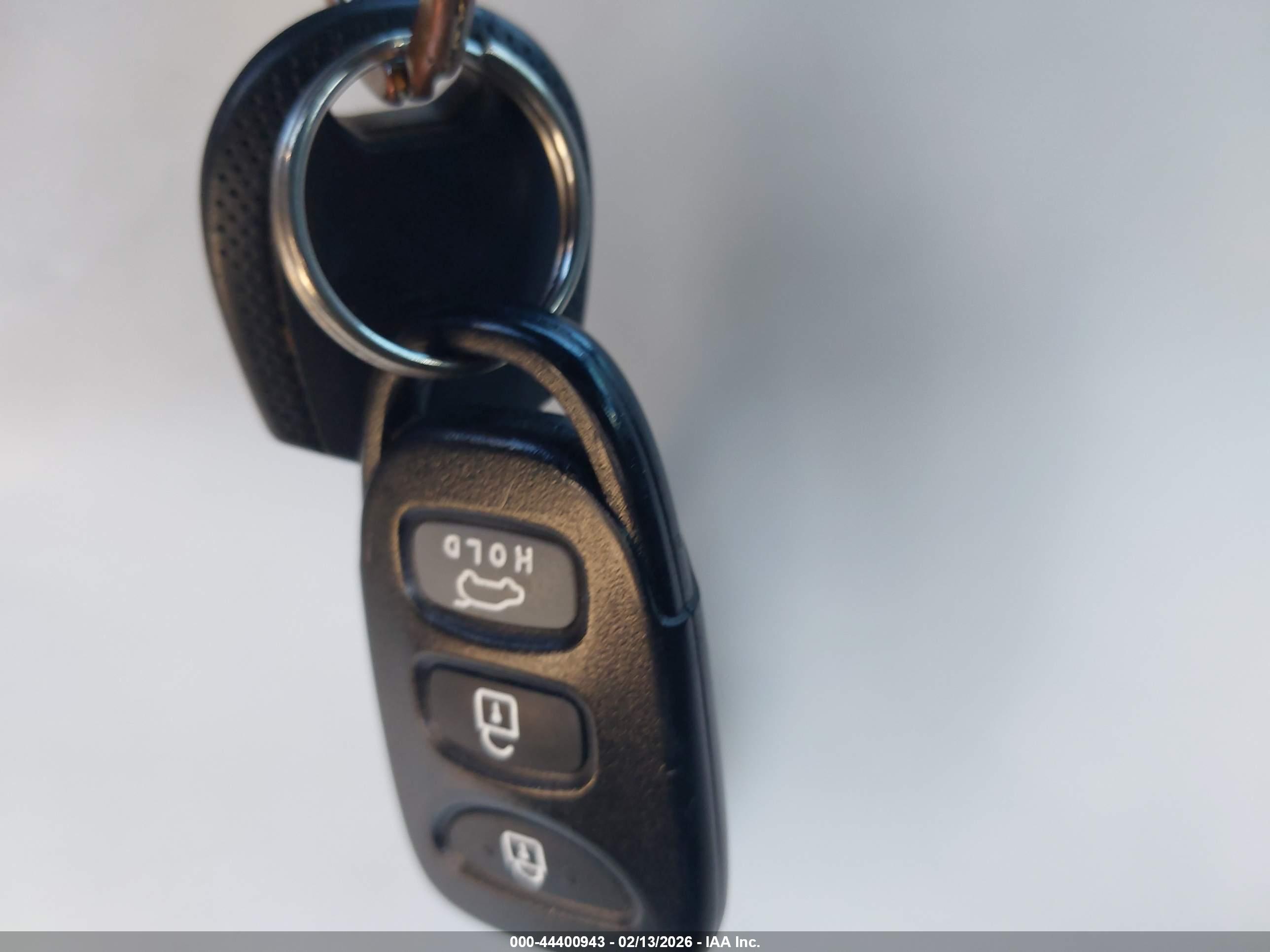 HYUNDAI VELOSTER image 11