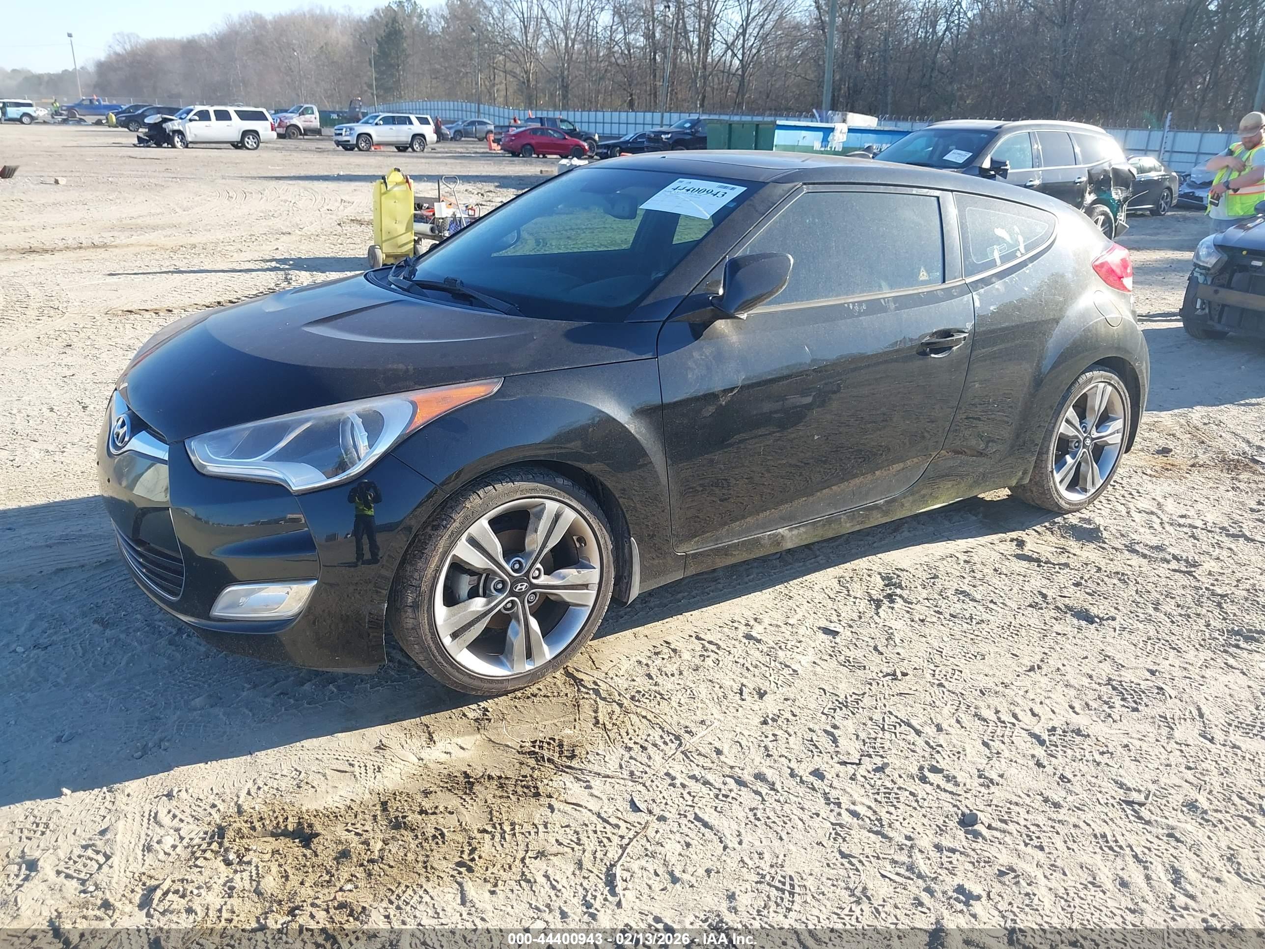 HYUNDAI VELOSTER image 2