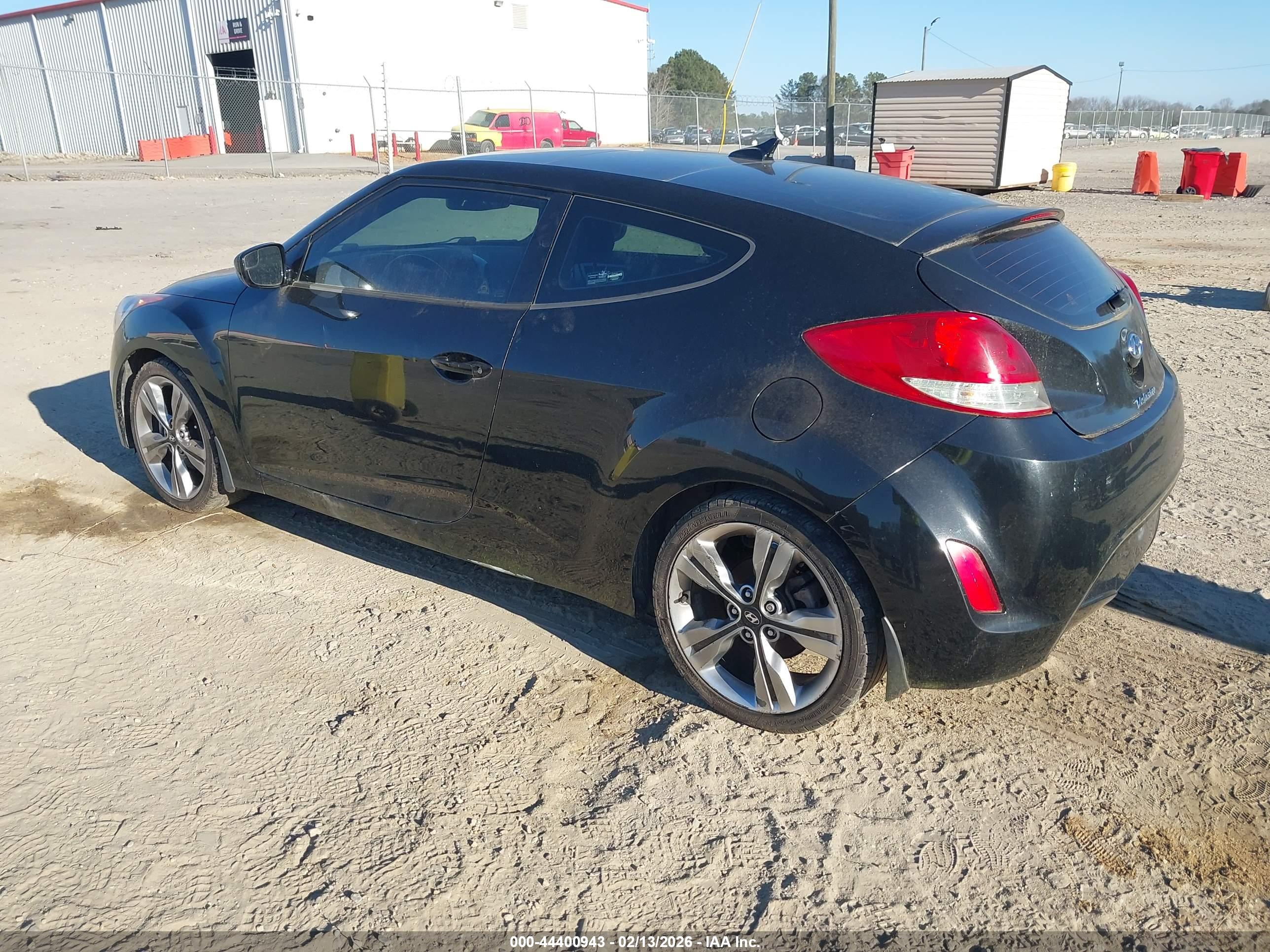 HYUNDAI VELOSTER image 3