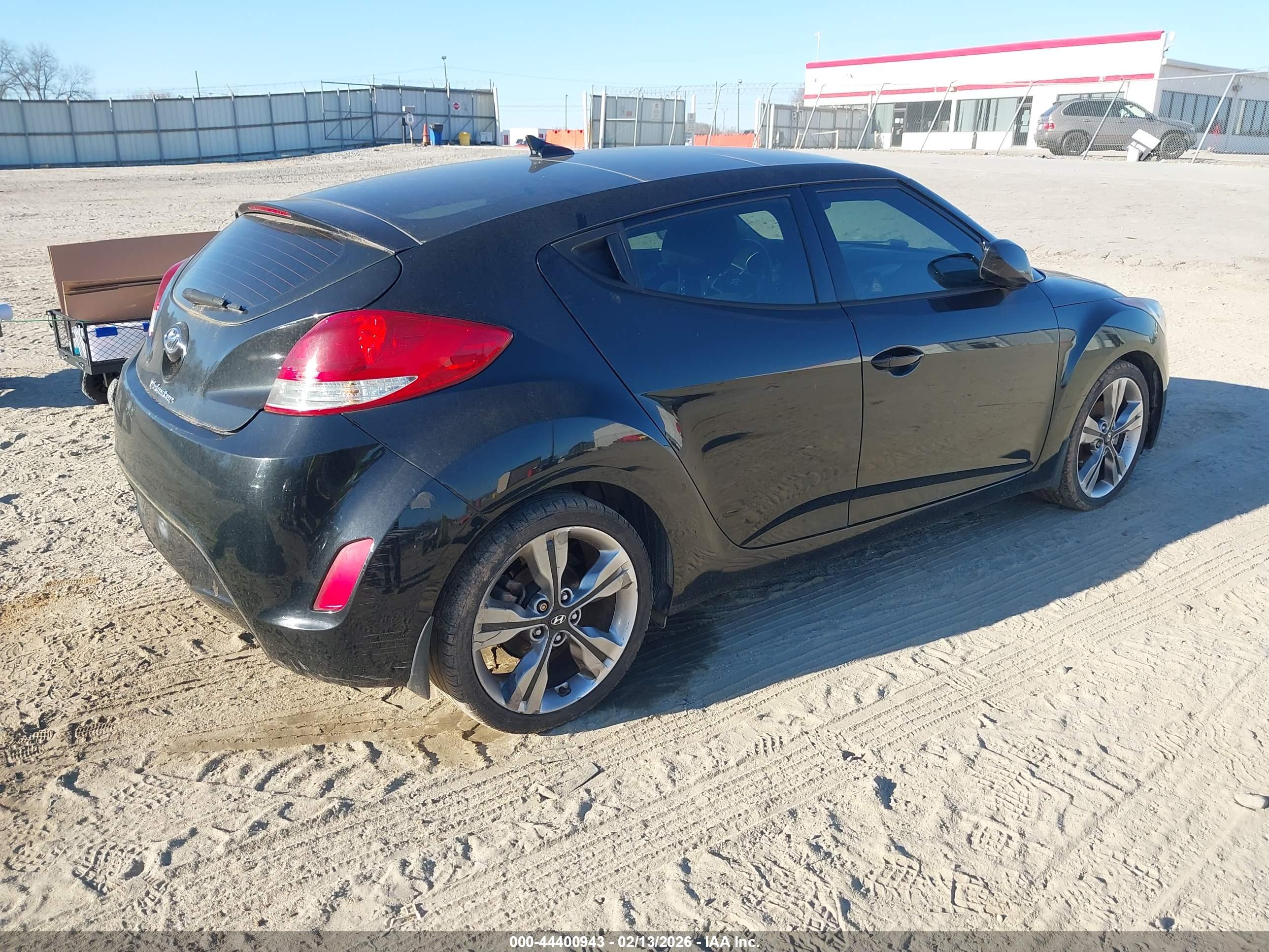 HYUNDAI VELOSTER image 4