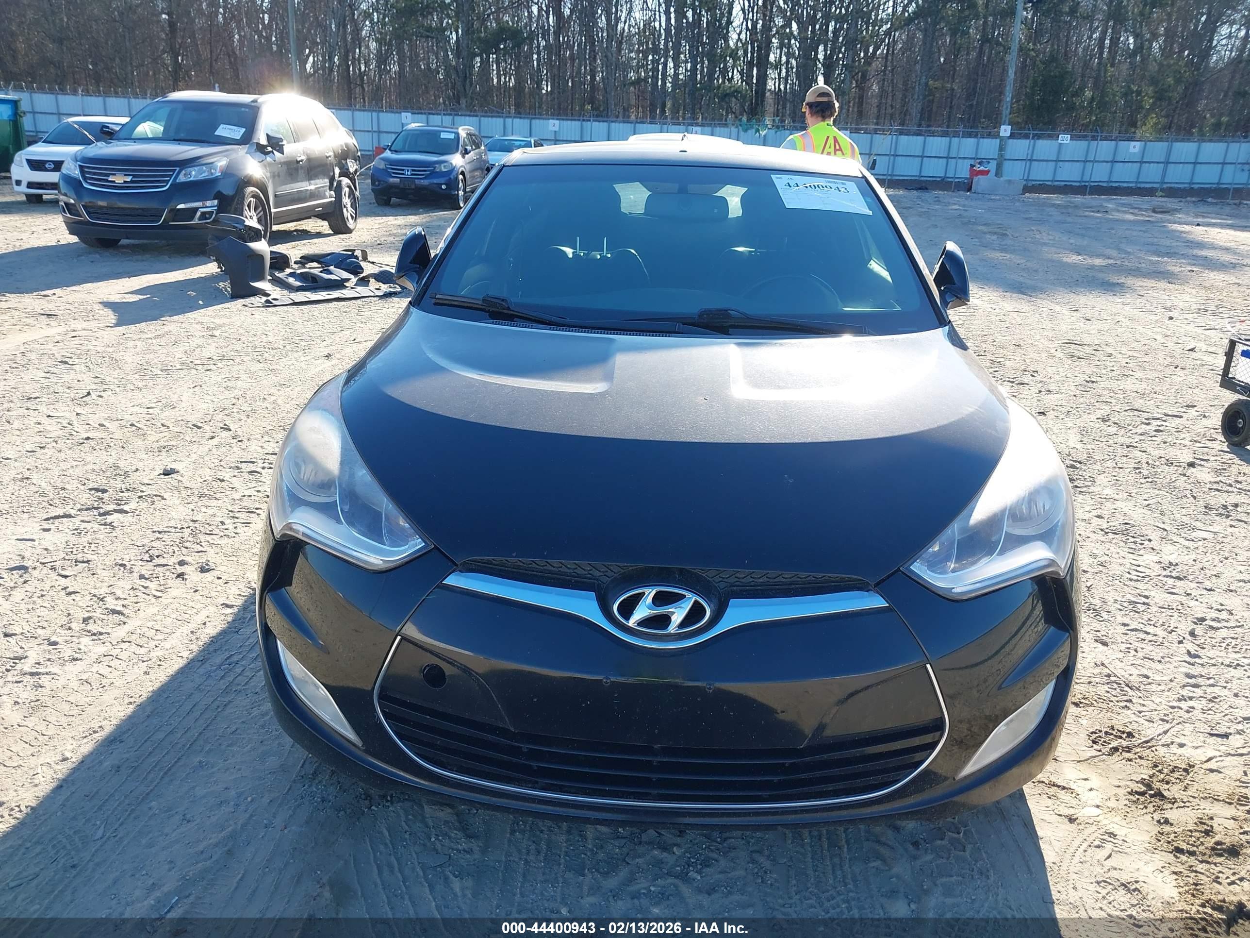 HYUNDAI VELOSTER image 6