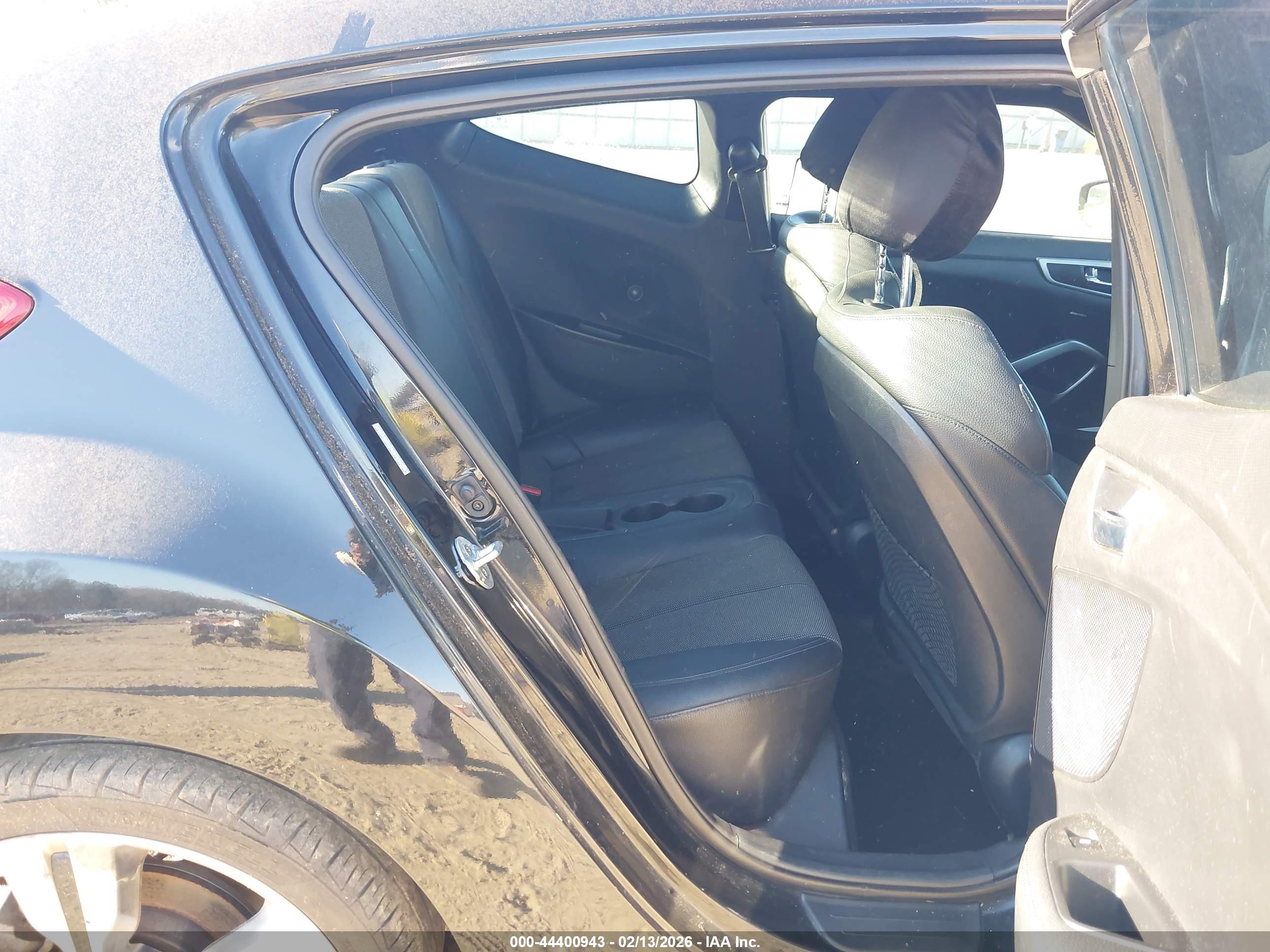 HYUNDAI VELOSTER image 8