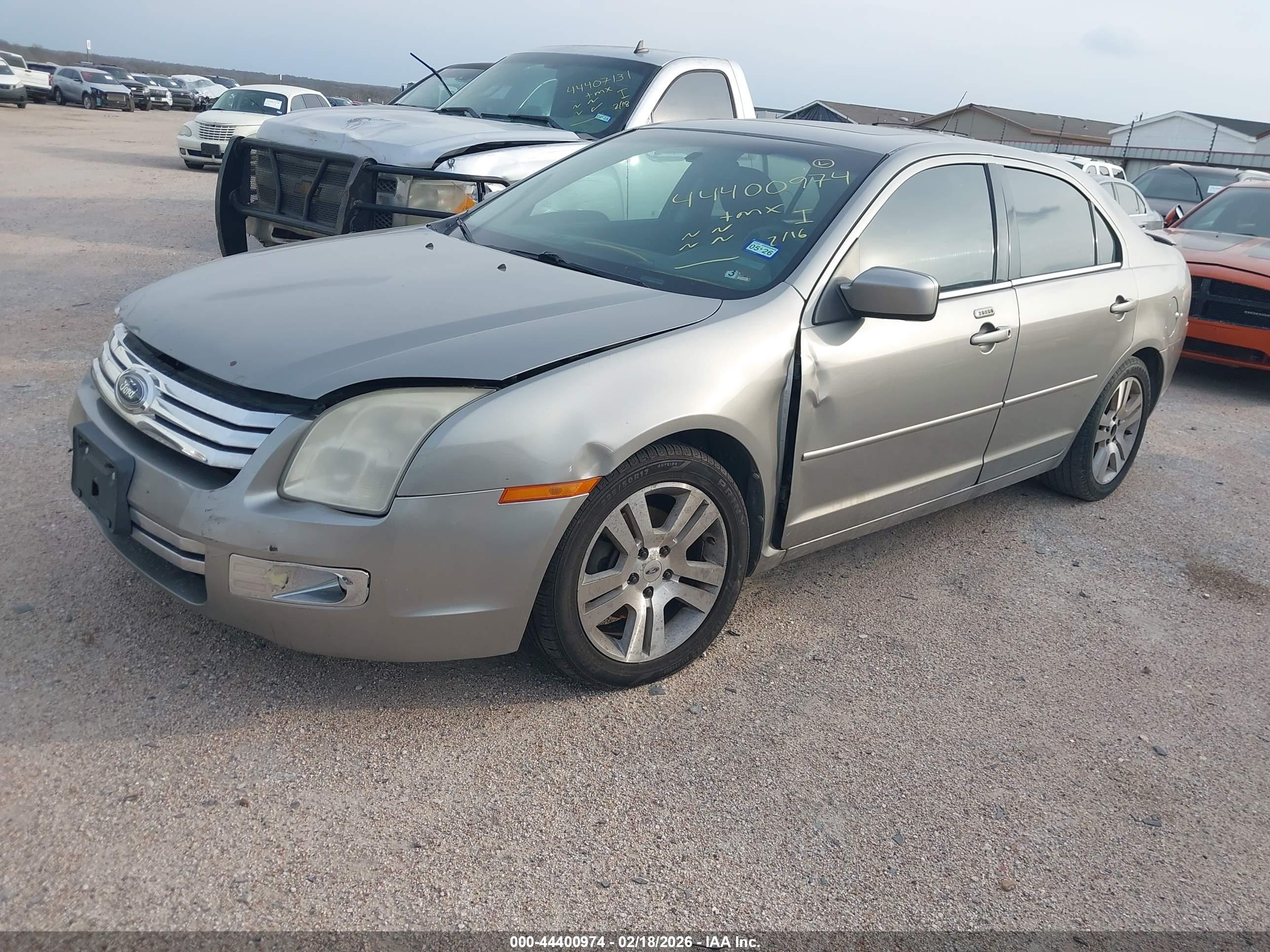 FORD FUSION image 2