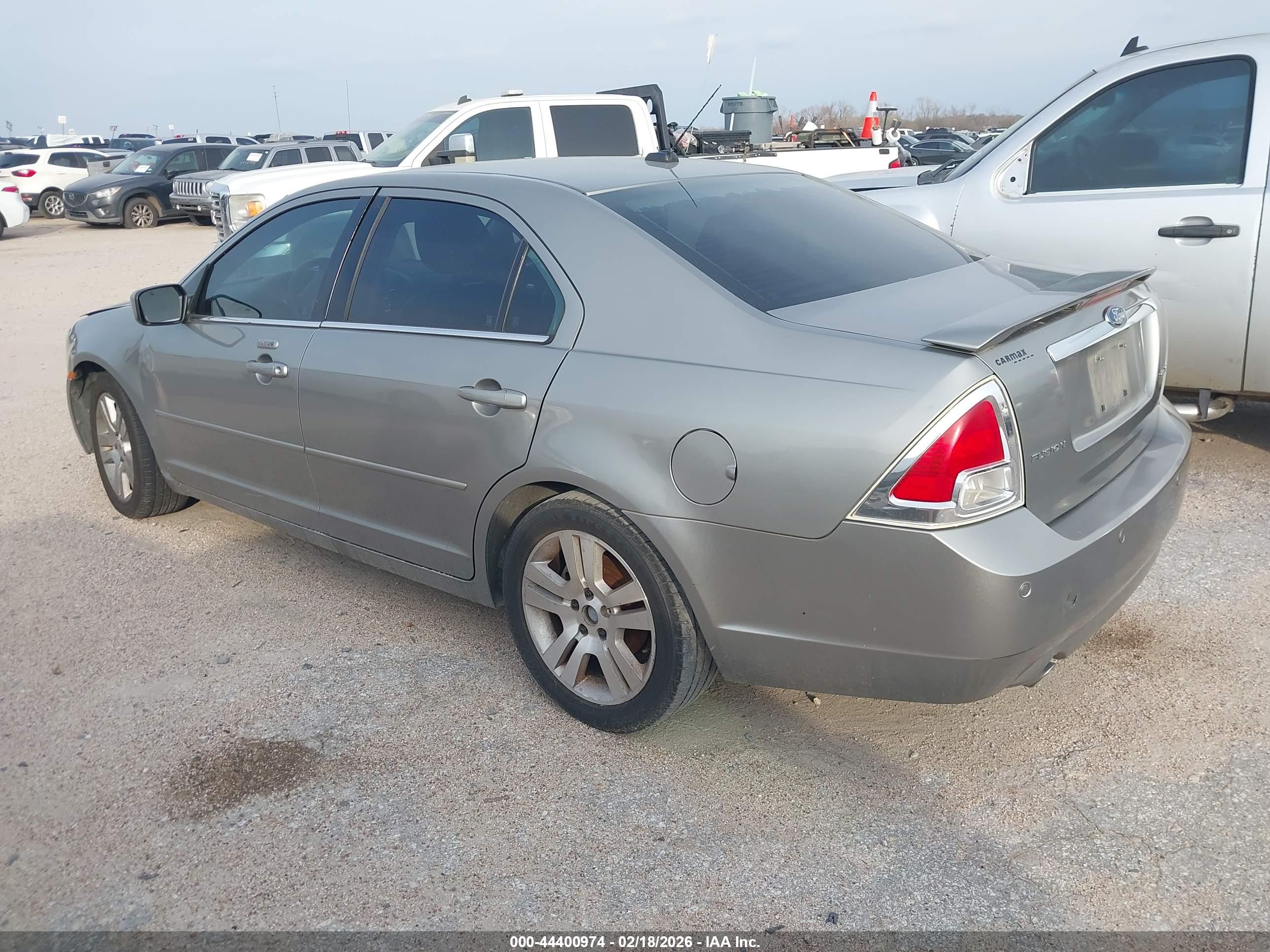 FORD FUSION image 3