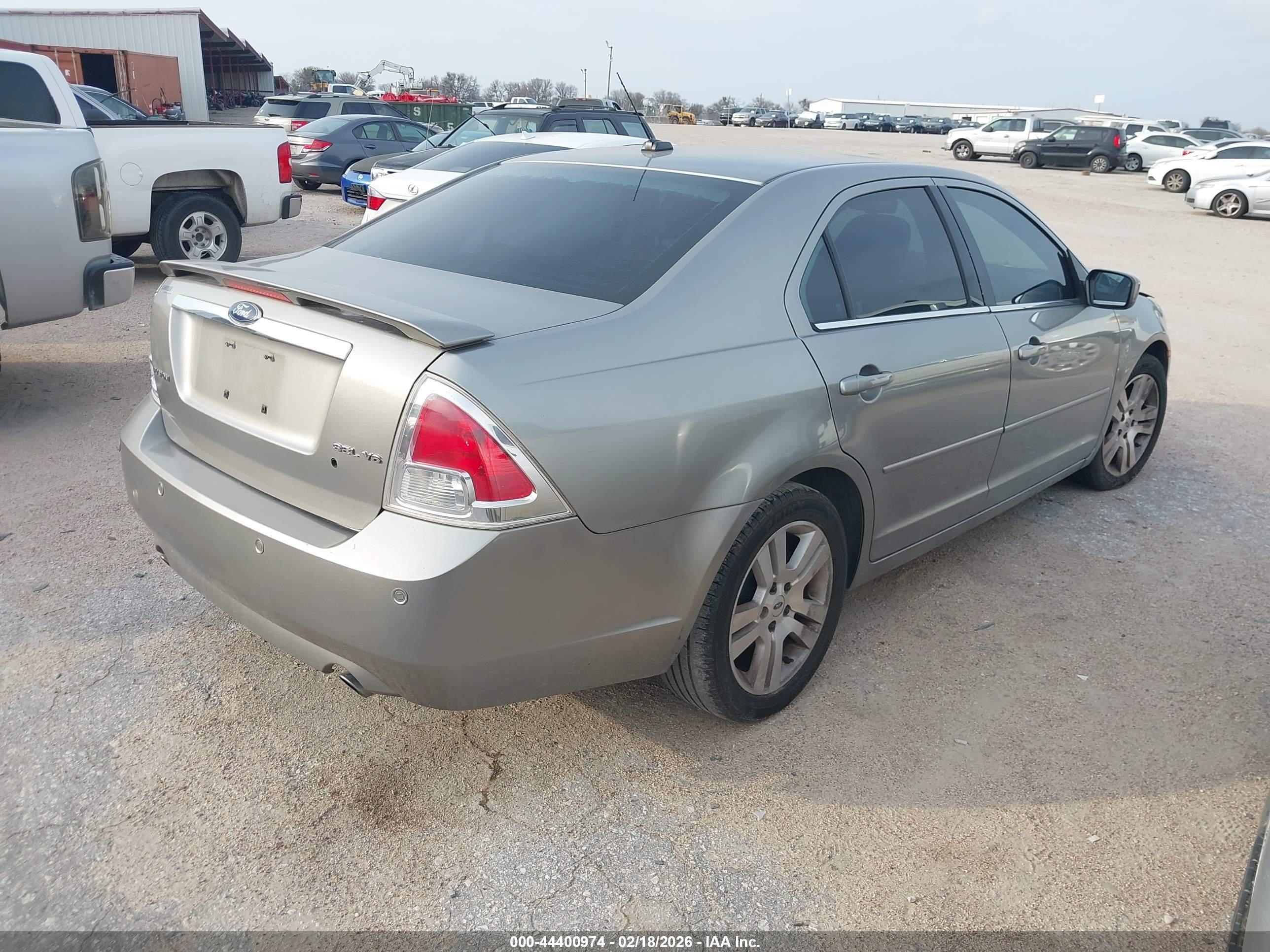 FORD FUSION image 4
