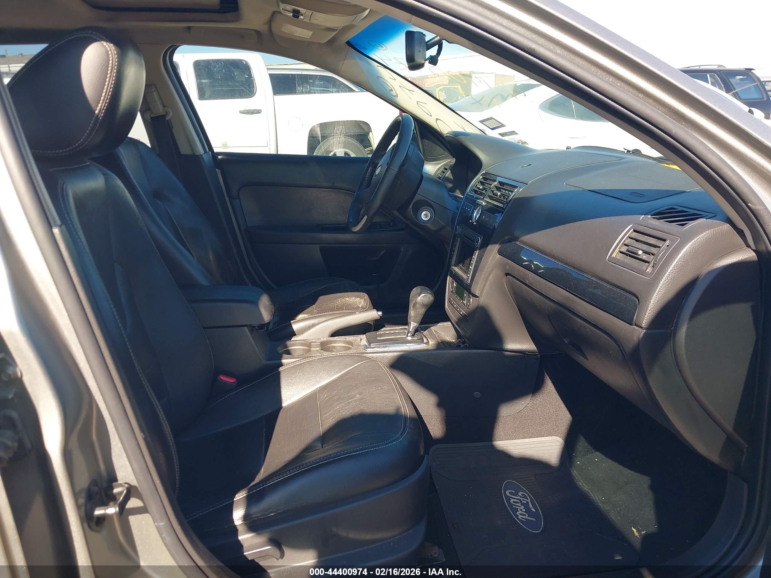 FORD FUSION image 5