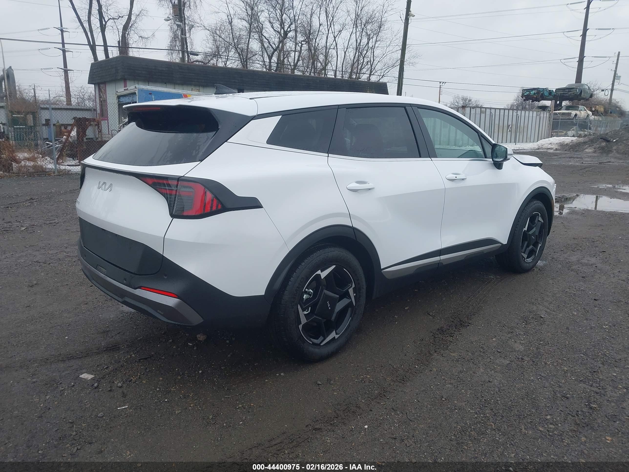 KIA SPORTAGE image 4