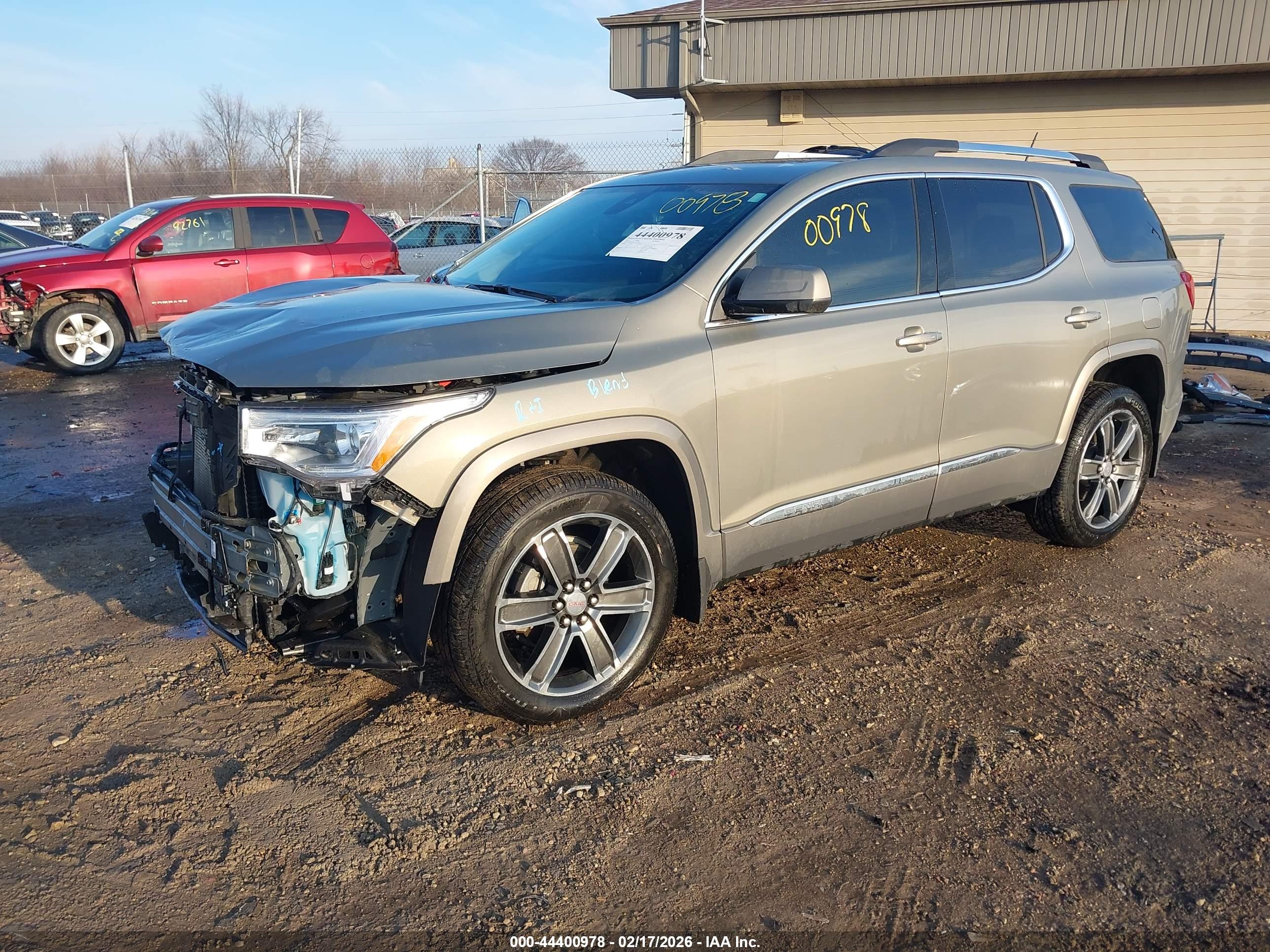 GMC ACADIA image 2