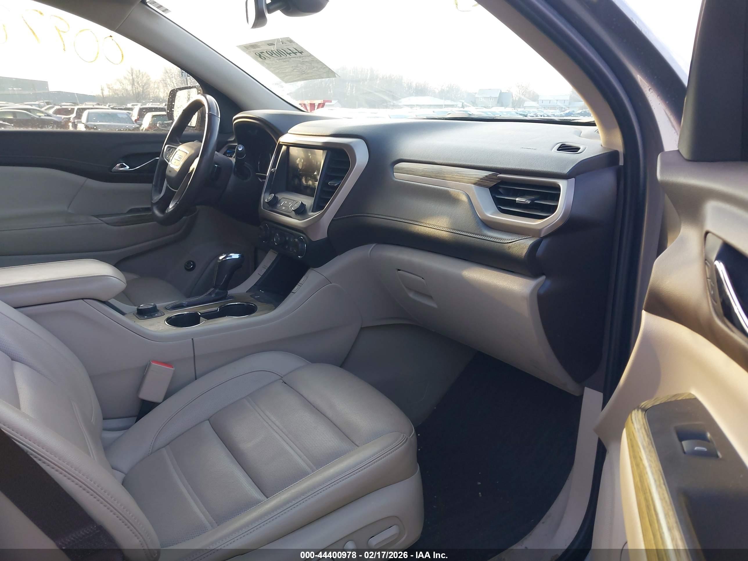GMC ACADIA image 5